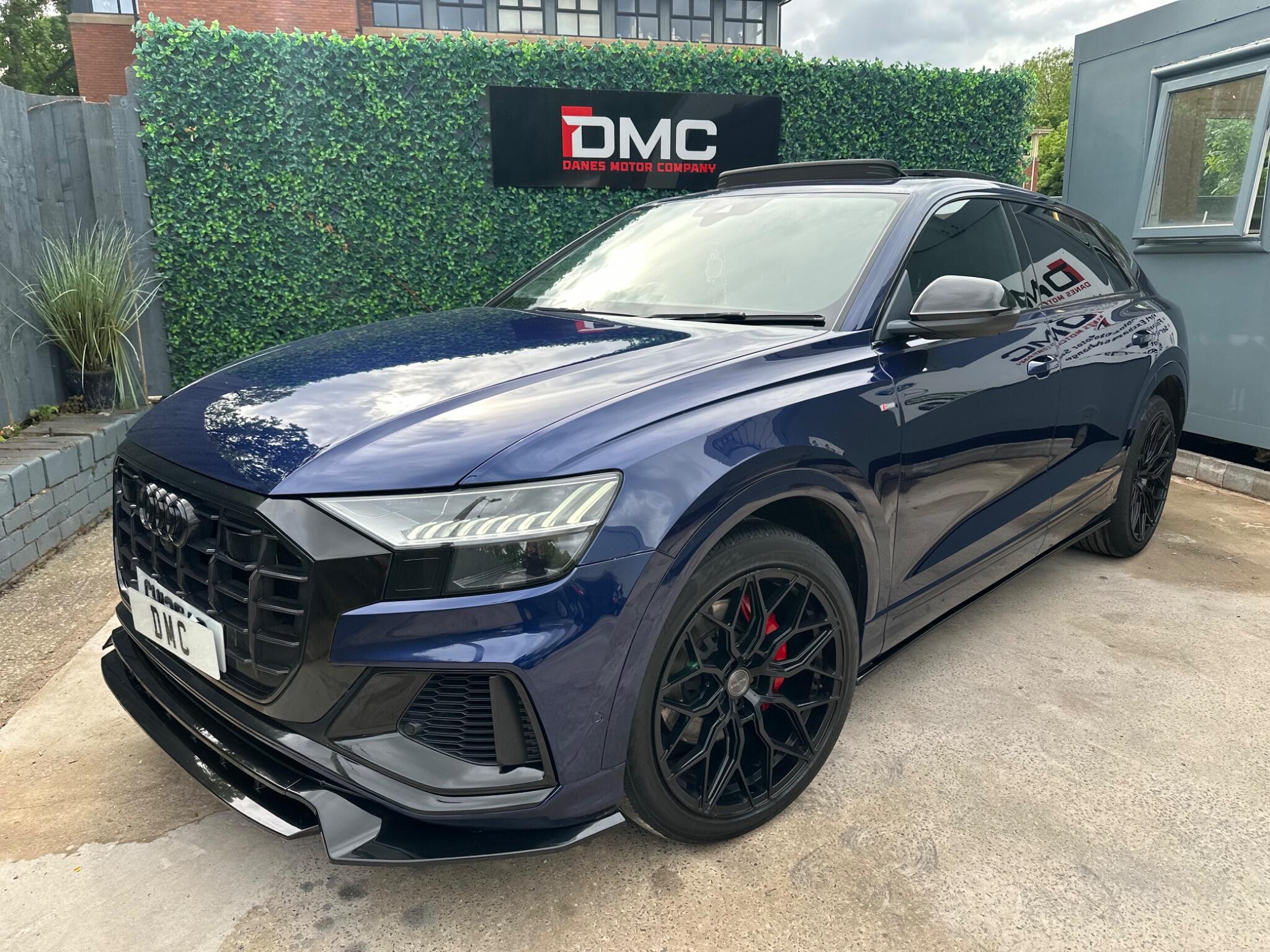 Audi Q8 view 16