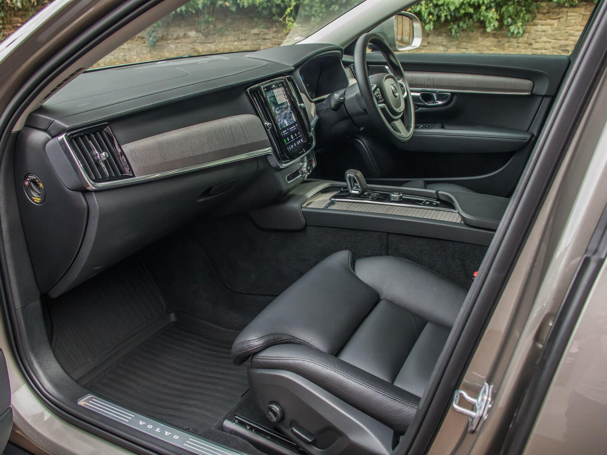 Volvo V90 Cross Country view 20