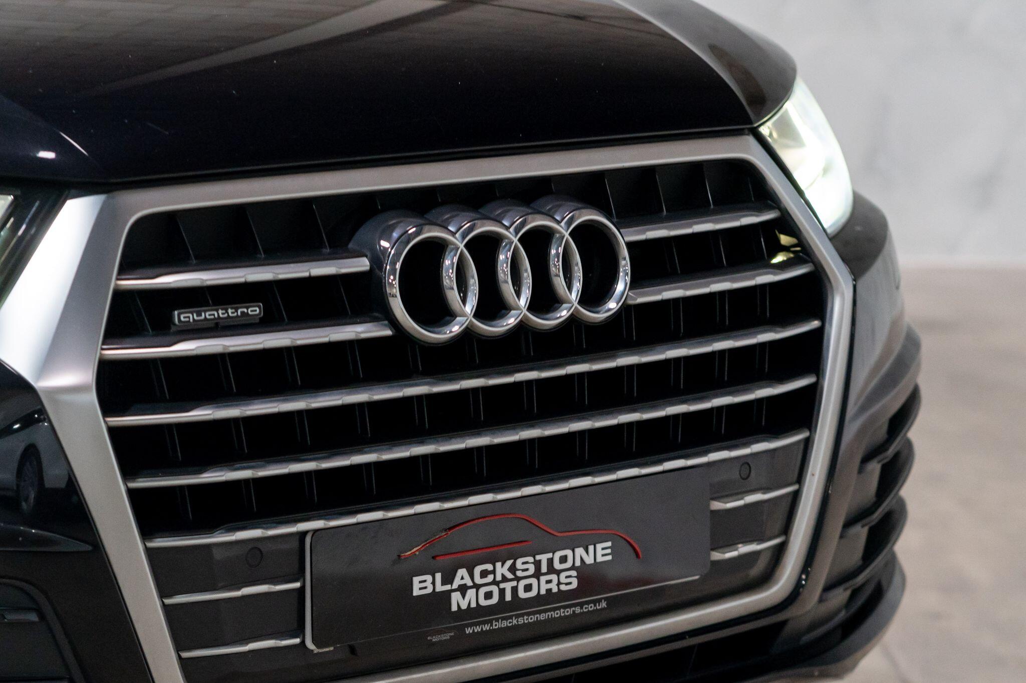 Audi Q7 view 41