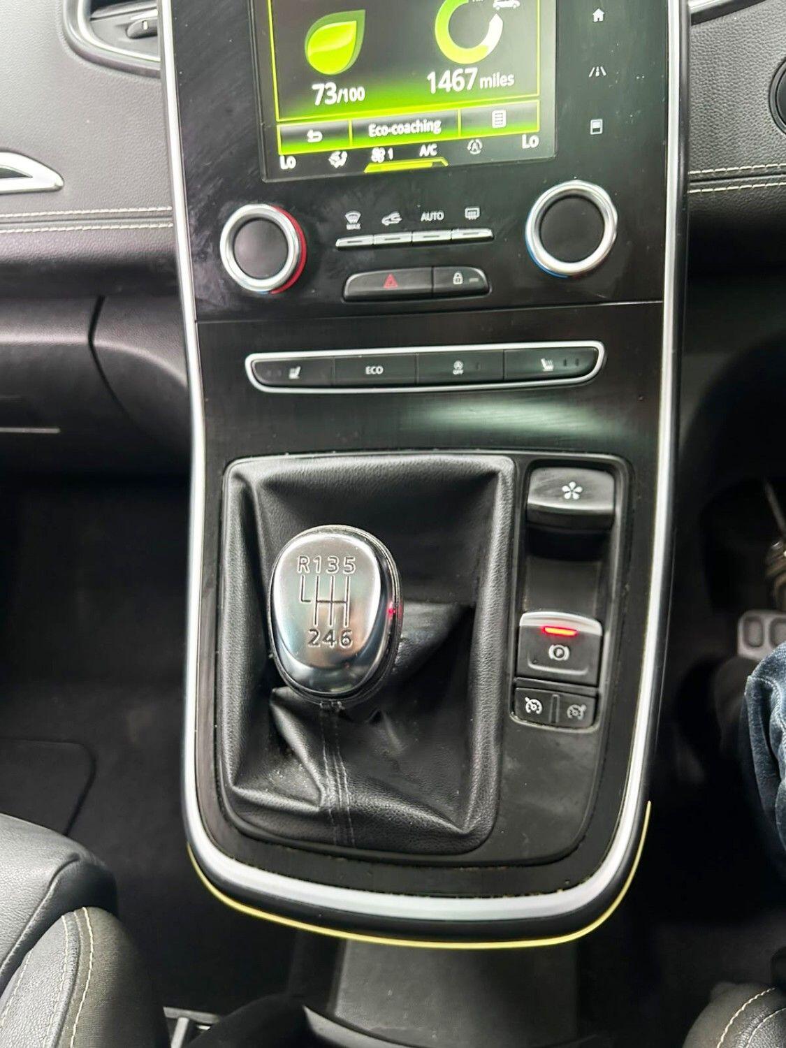 Renault Grand Scenic view 19