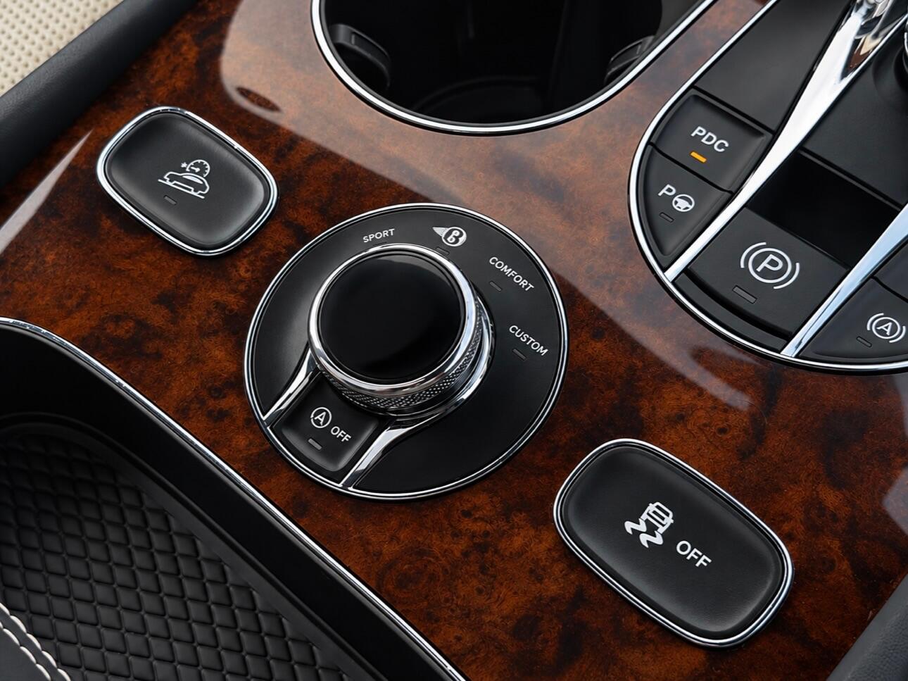 Bentley Bentayga view 59