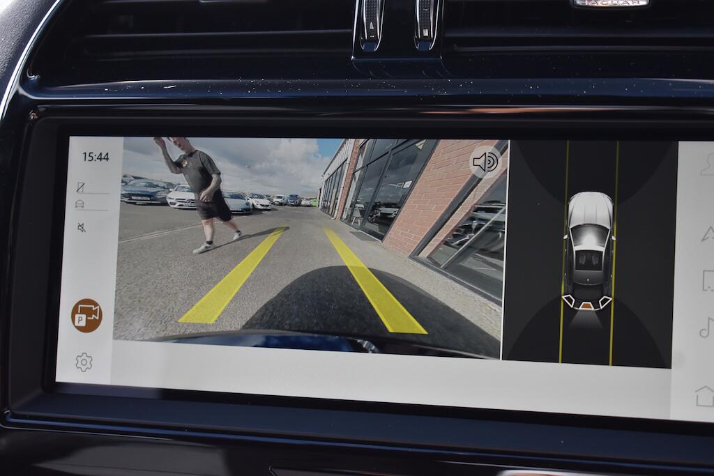 Jaguar Xe view 17