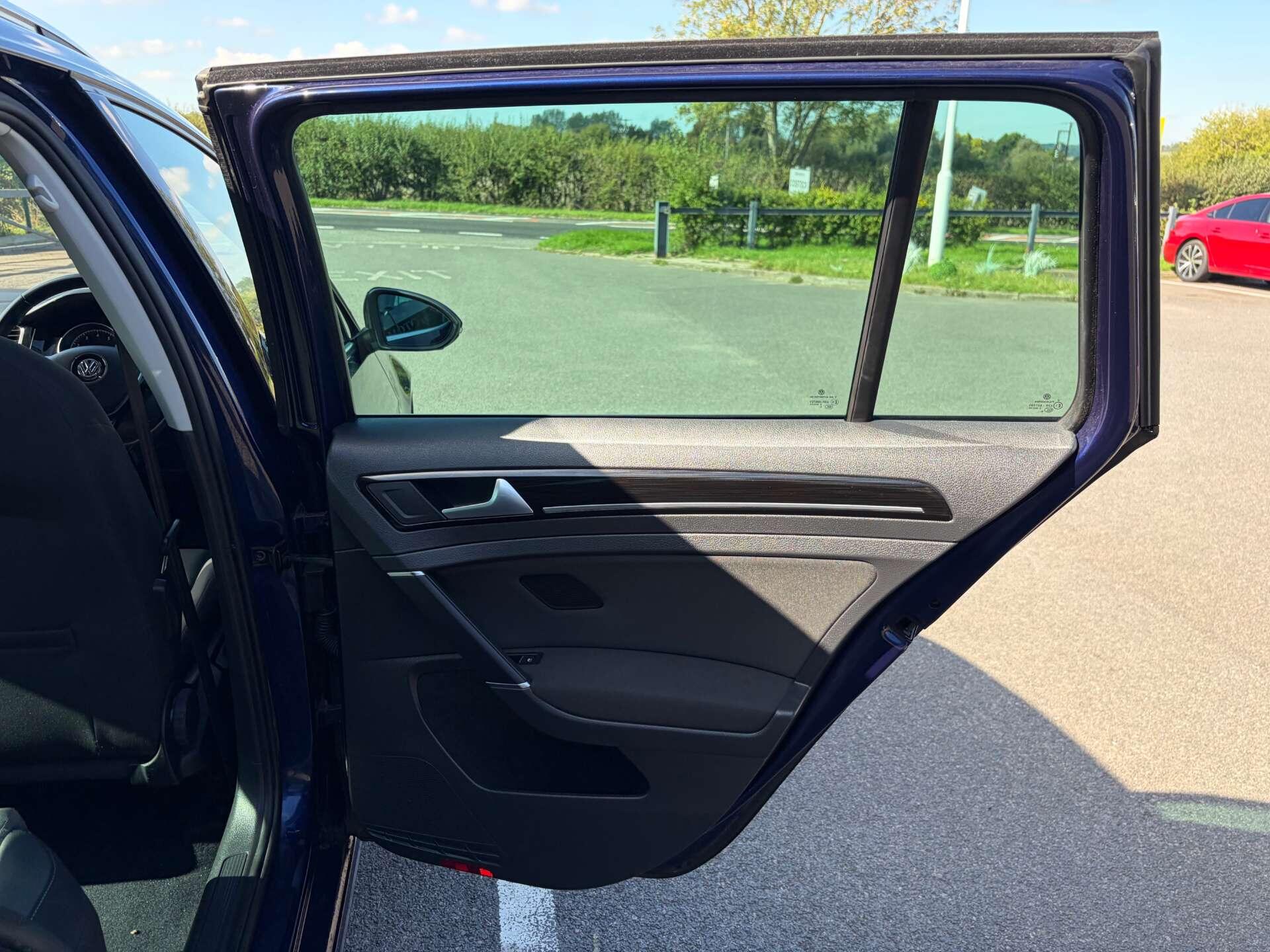 Volkswagen Golf view 25