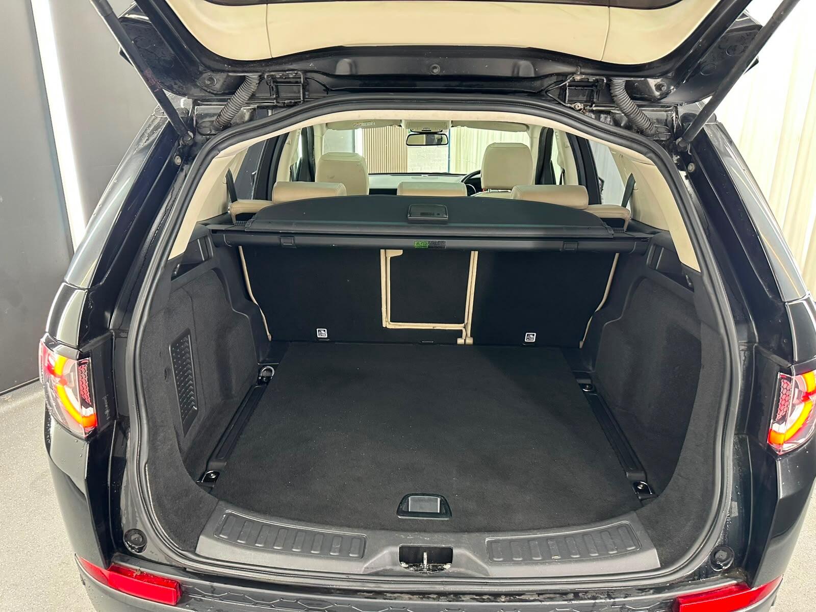 Land Rover Discovery Sport view 22