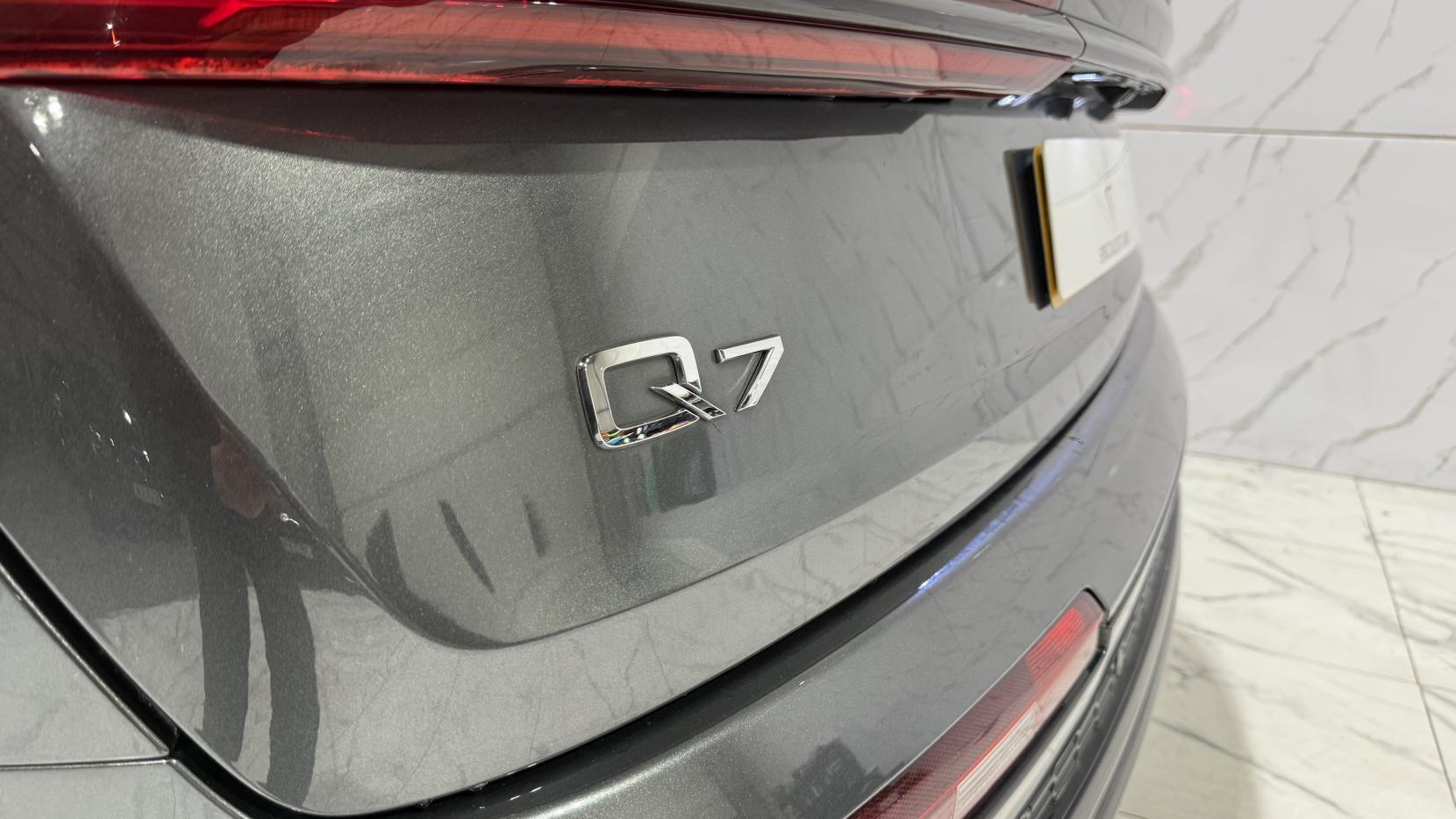 Audi Q7 view 51