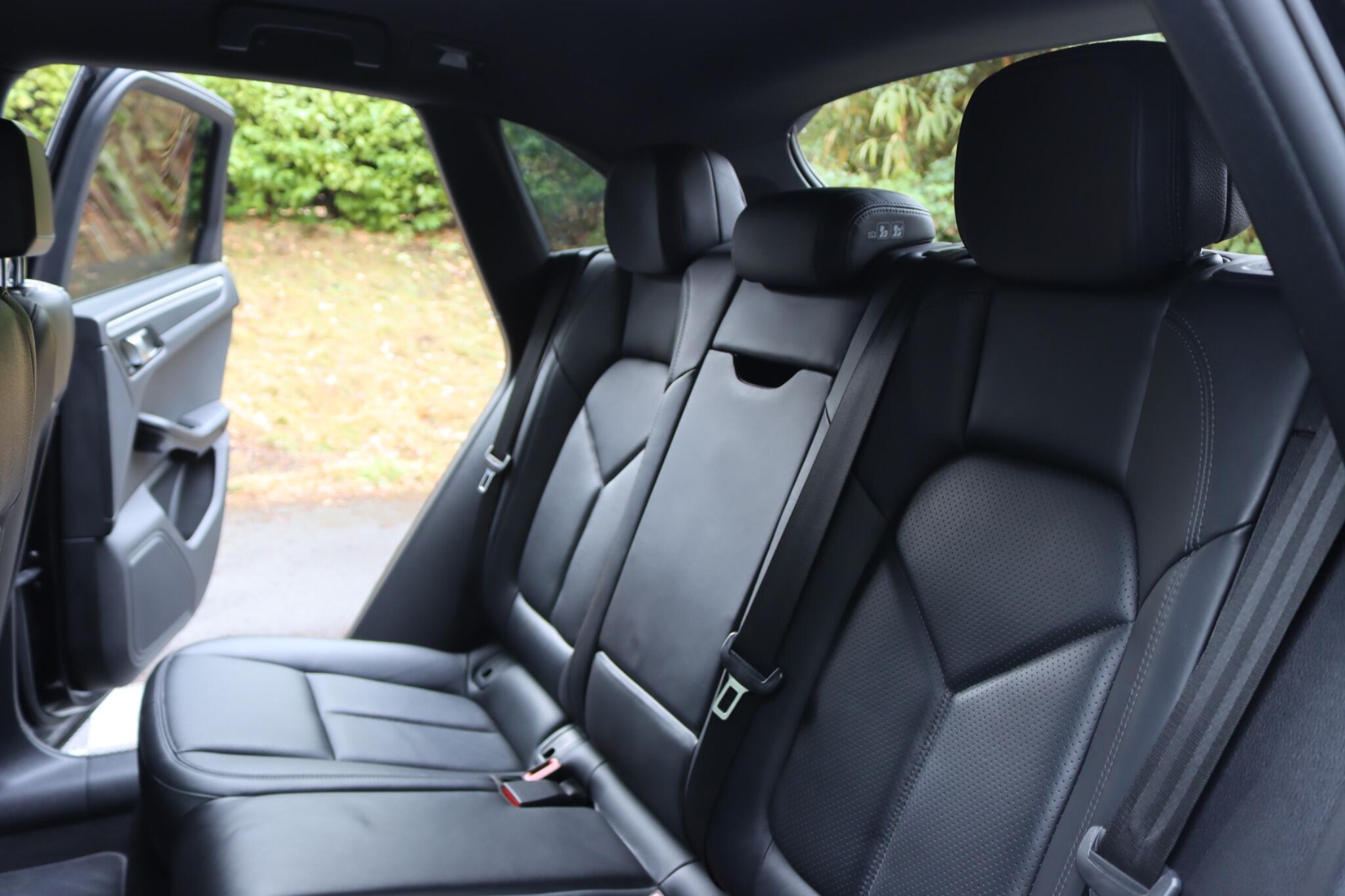 Porsche Macan view 4
