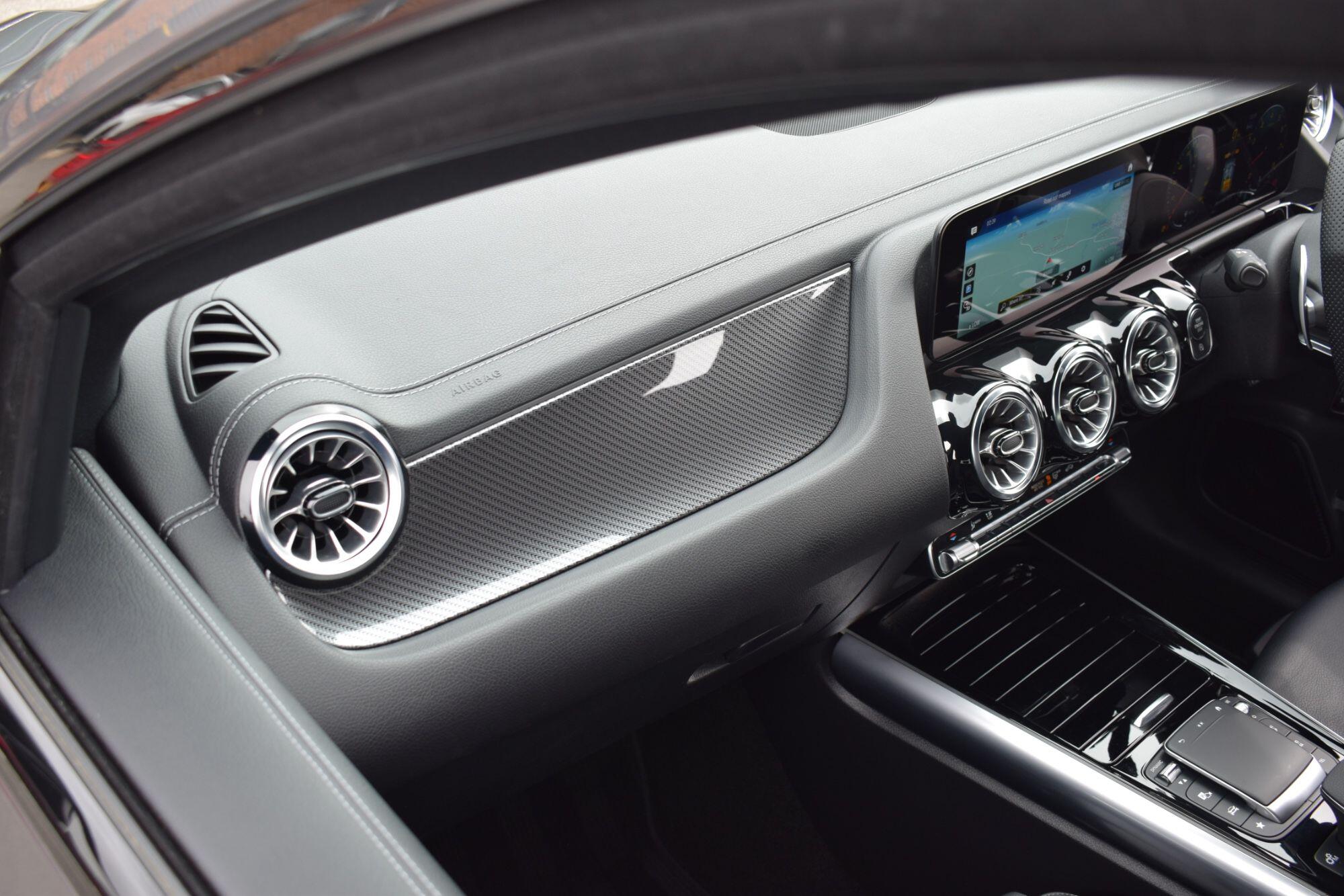 Mercedes-Benz GLA view 28