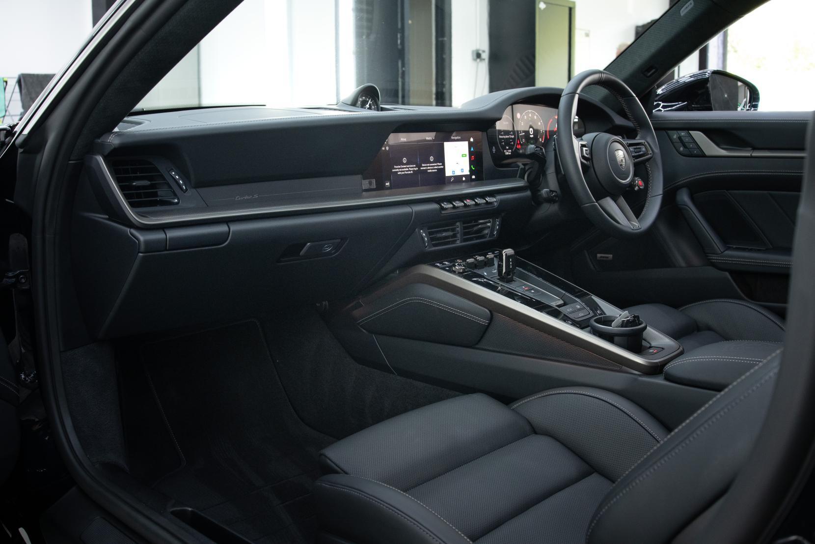 Porsche 911 view 11