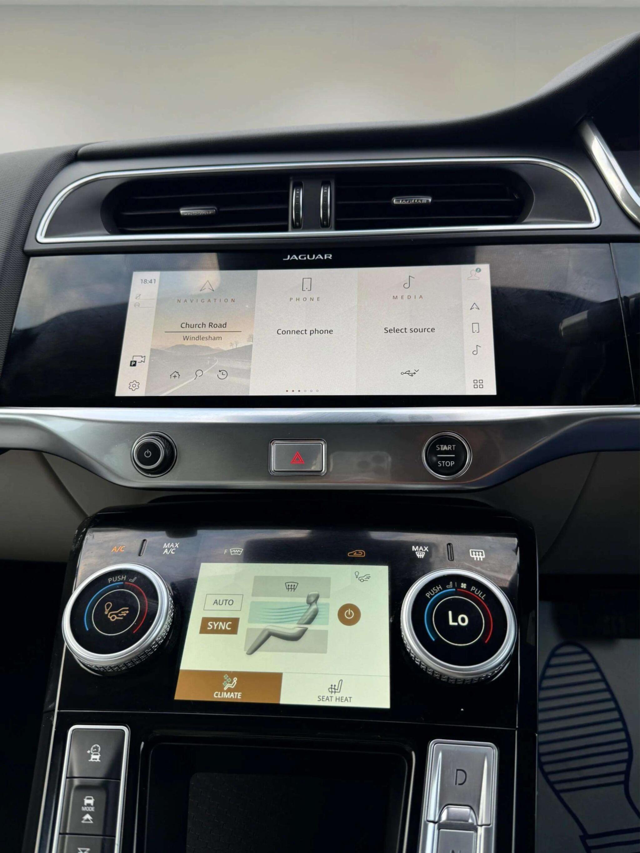Jaguar I-Pace view 60