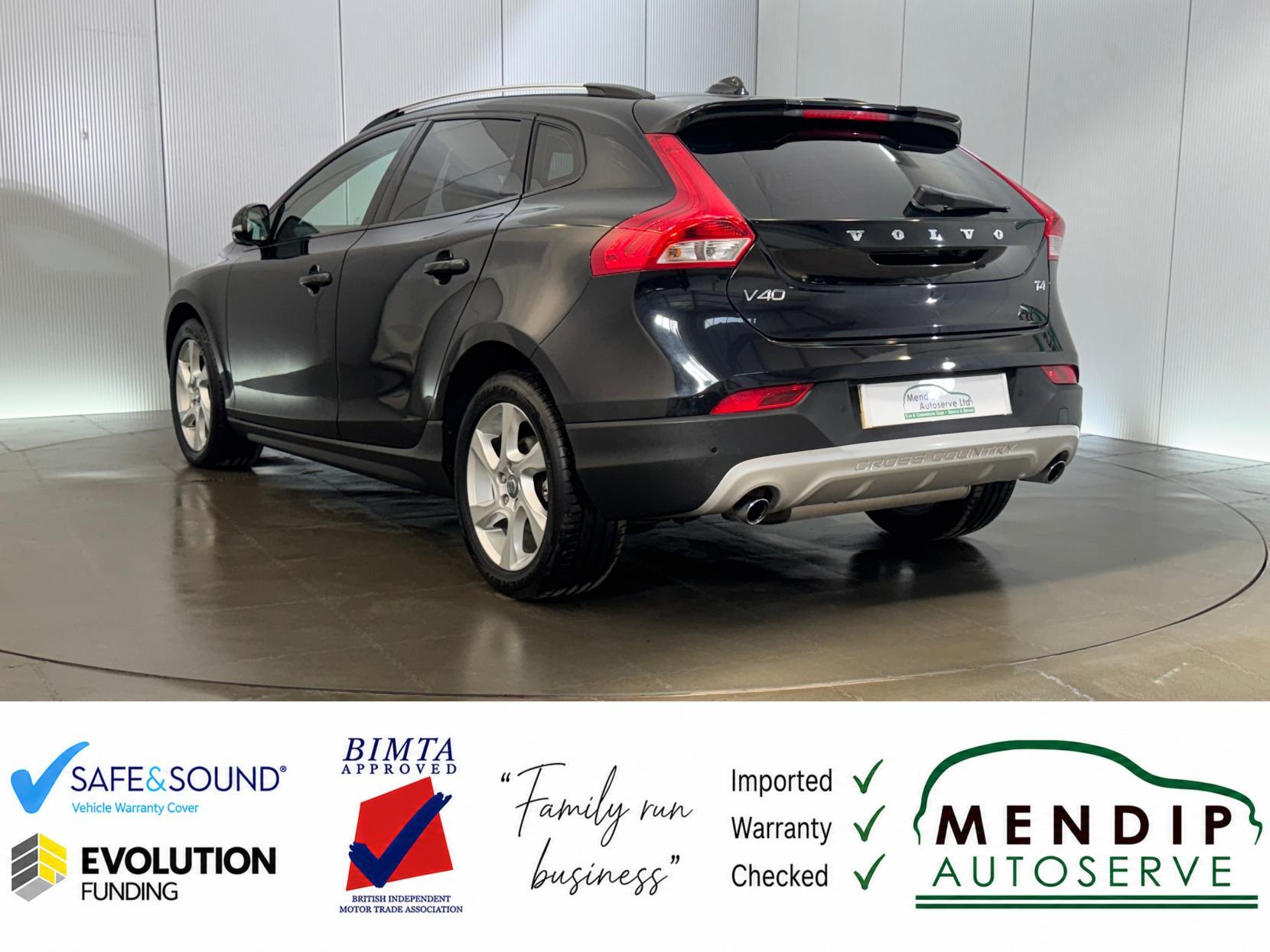Volvo V40 Cross Country view 12
