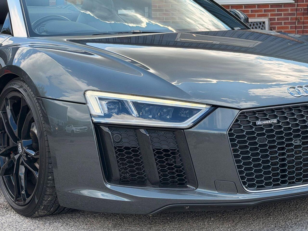 Audi R8 view 17