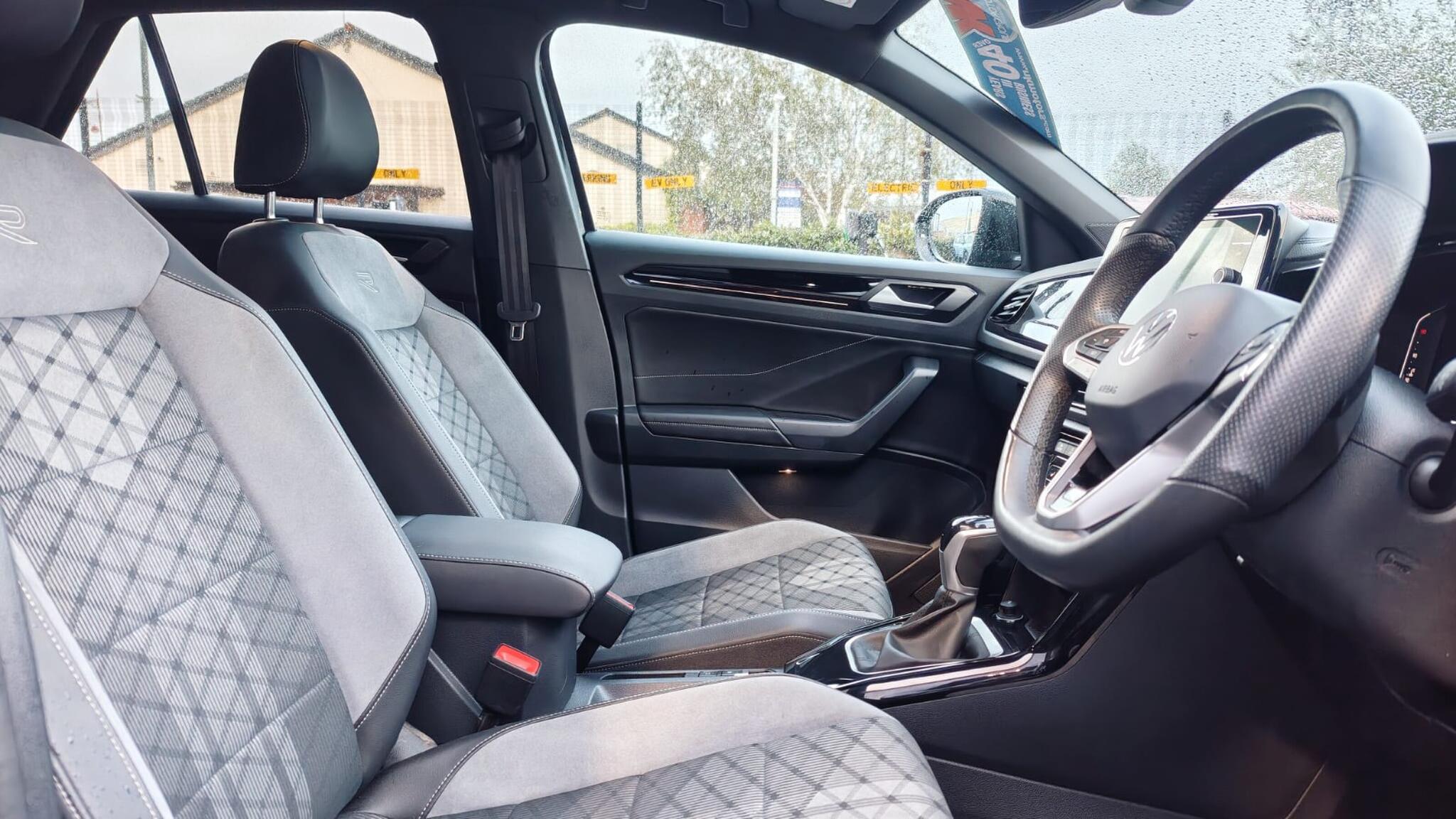 Volkswagen T-Roc view 20