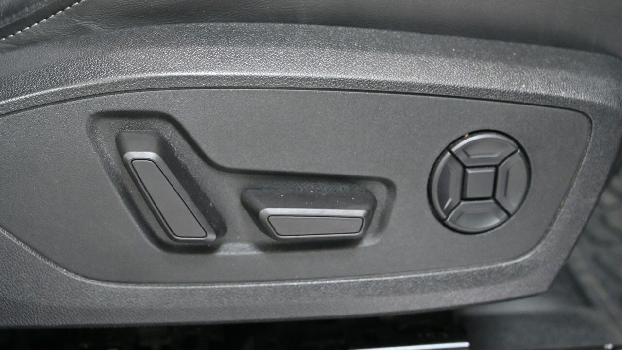 Audi Q3 view 50