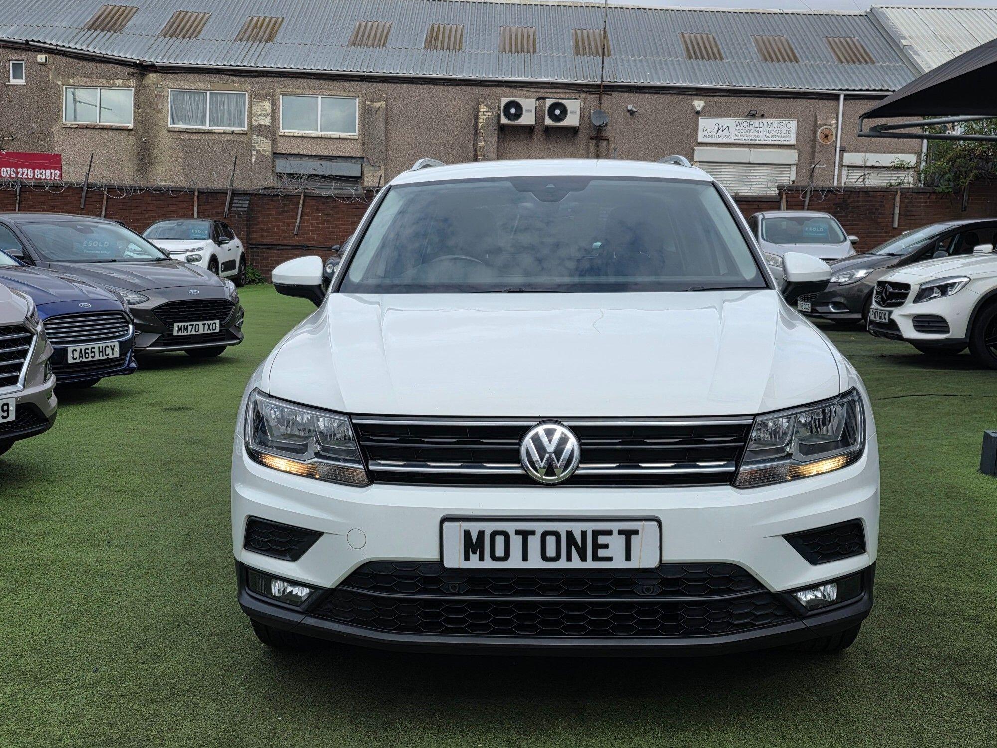 Volkswagen Tiguan view 4