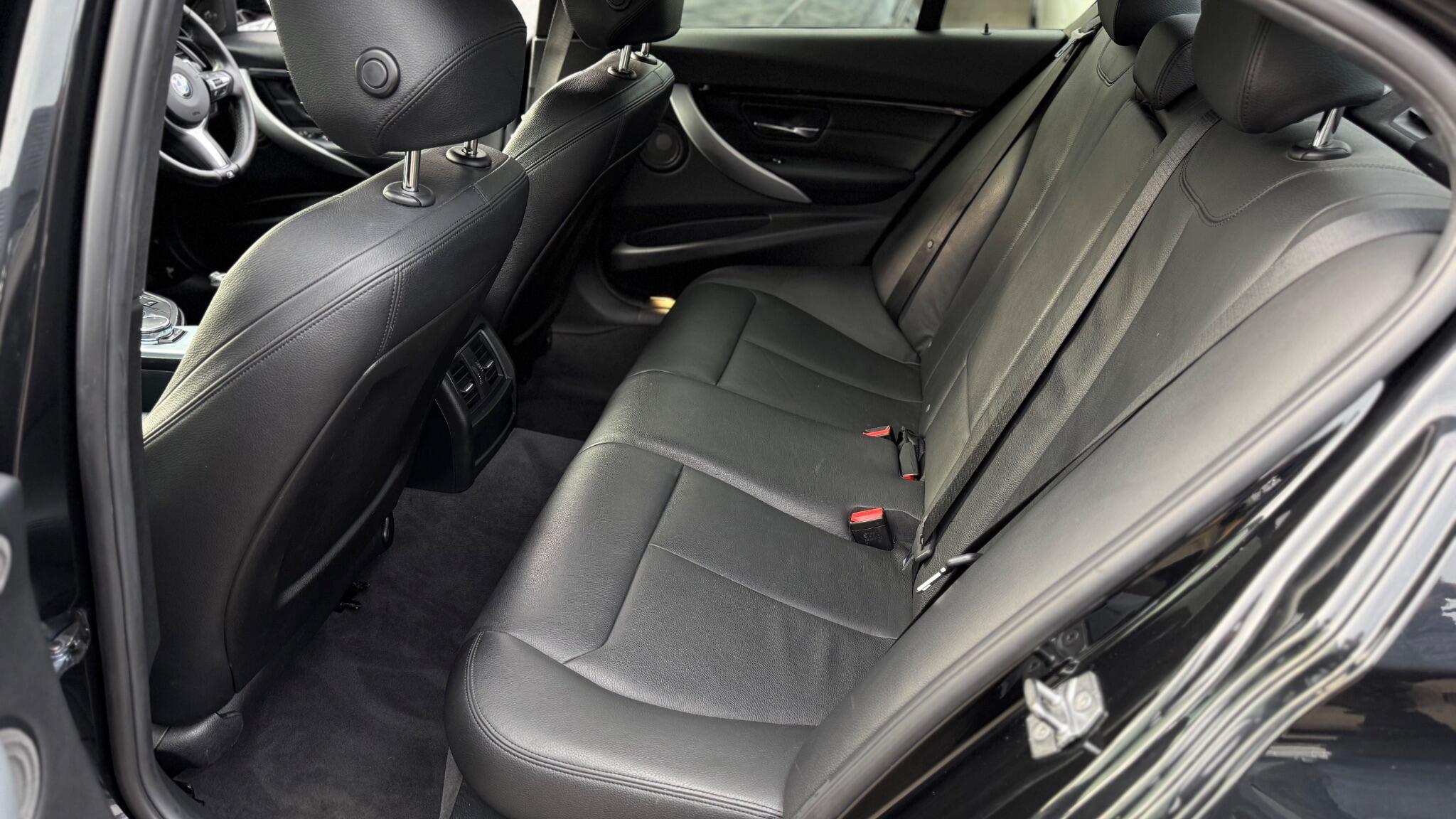 BMW 3 Series view 29