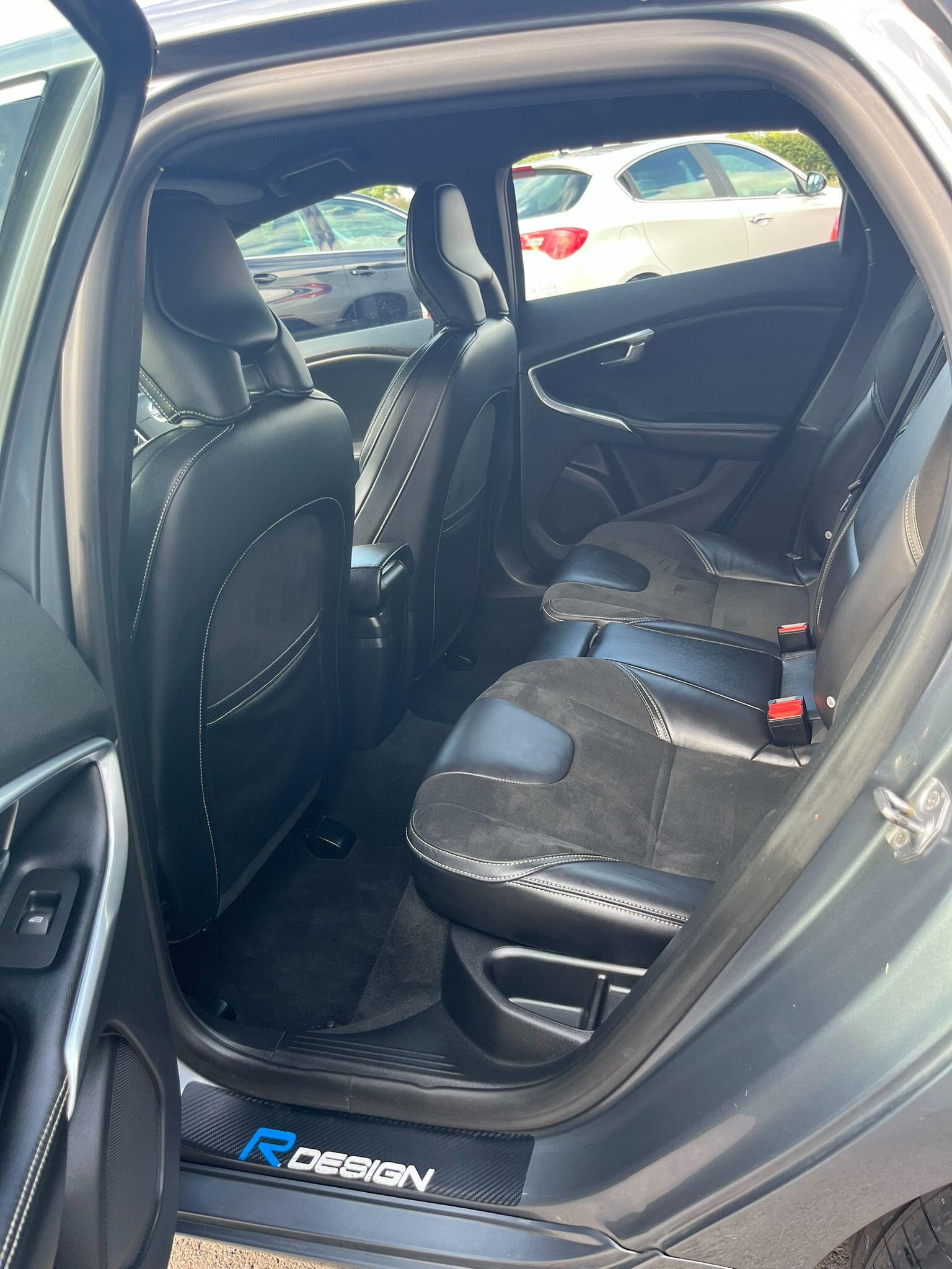 Volvo V40 view 28
