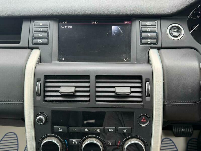 Land Rover Discovery Sport view 44