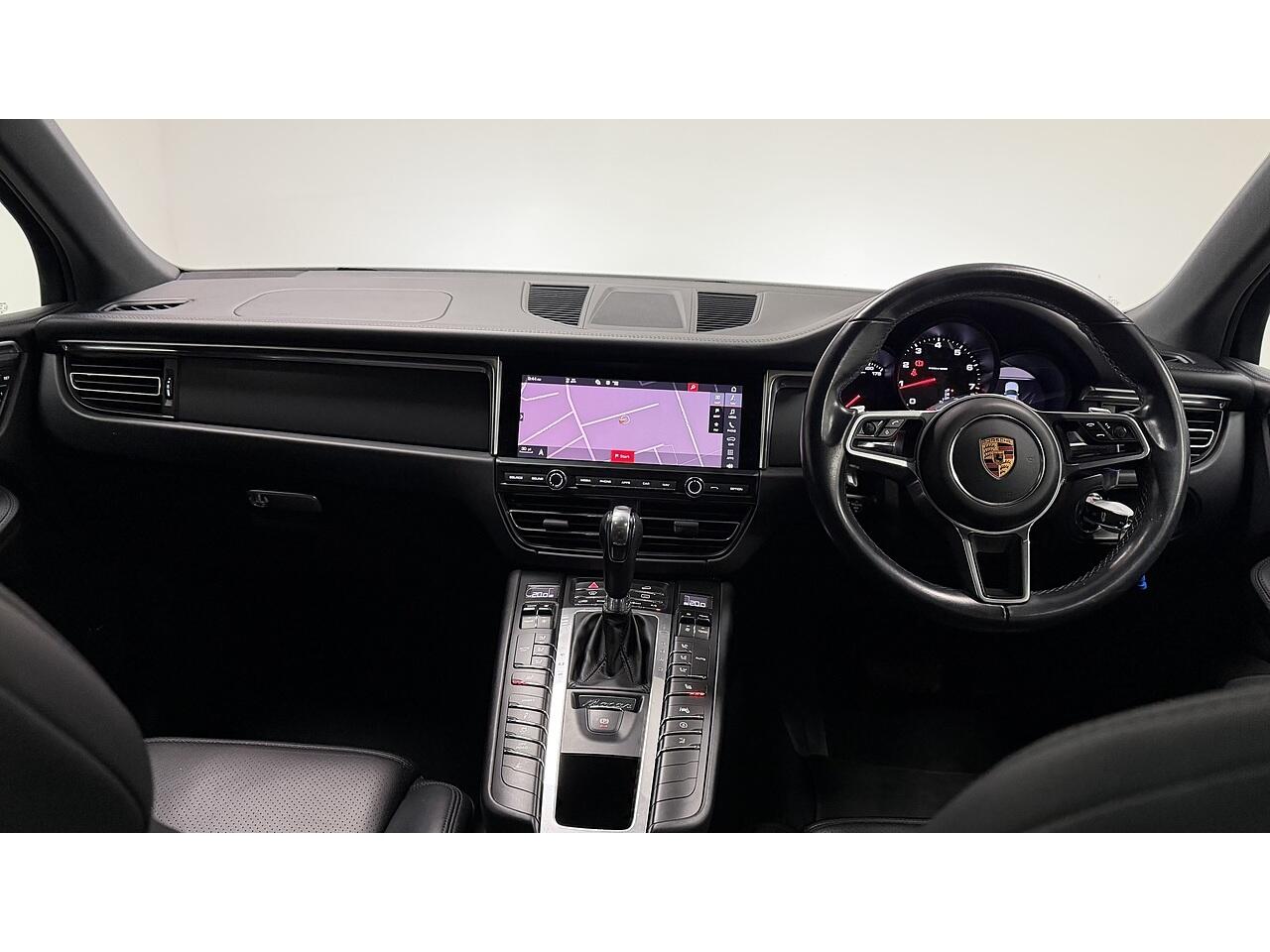 Porsche Macan view 24