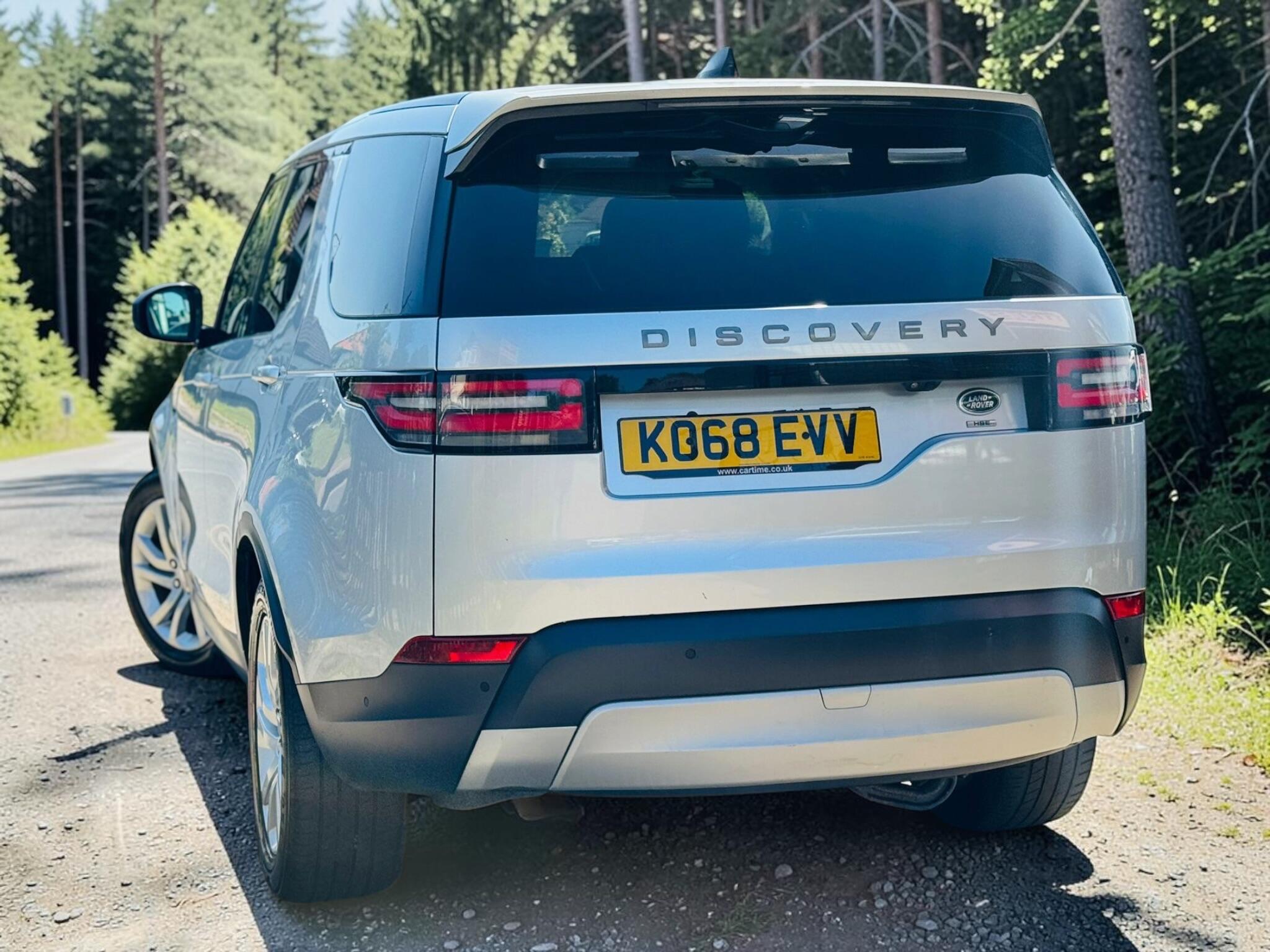 Land Rover Discovery view 4