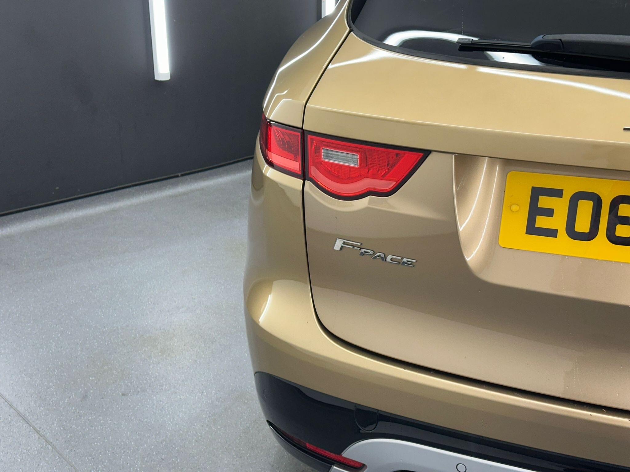Jaguar F-Pace view 9