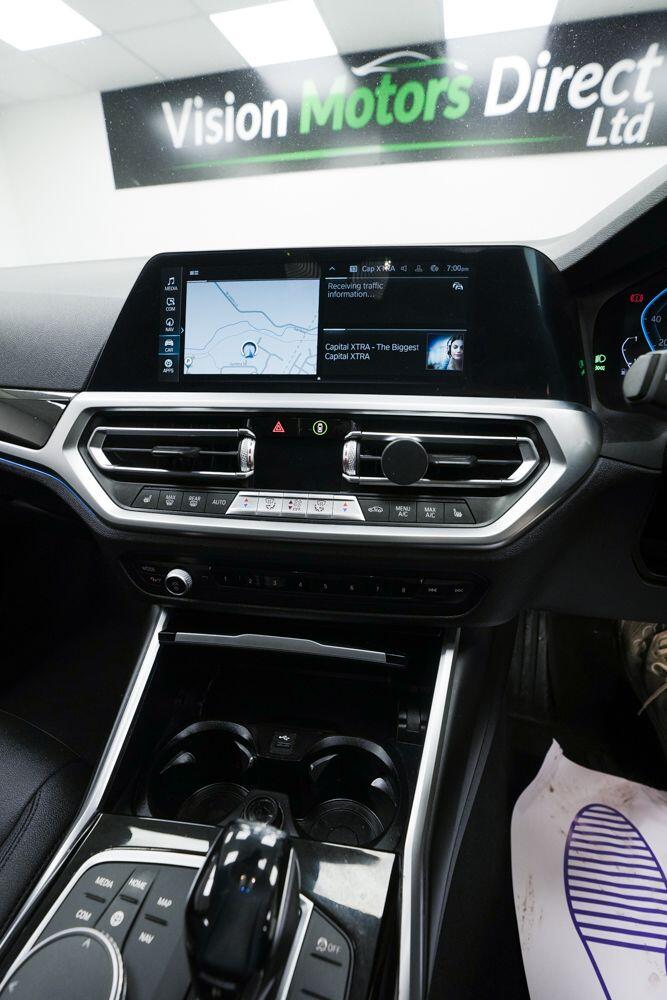 BMW 3 Series view 19