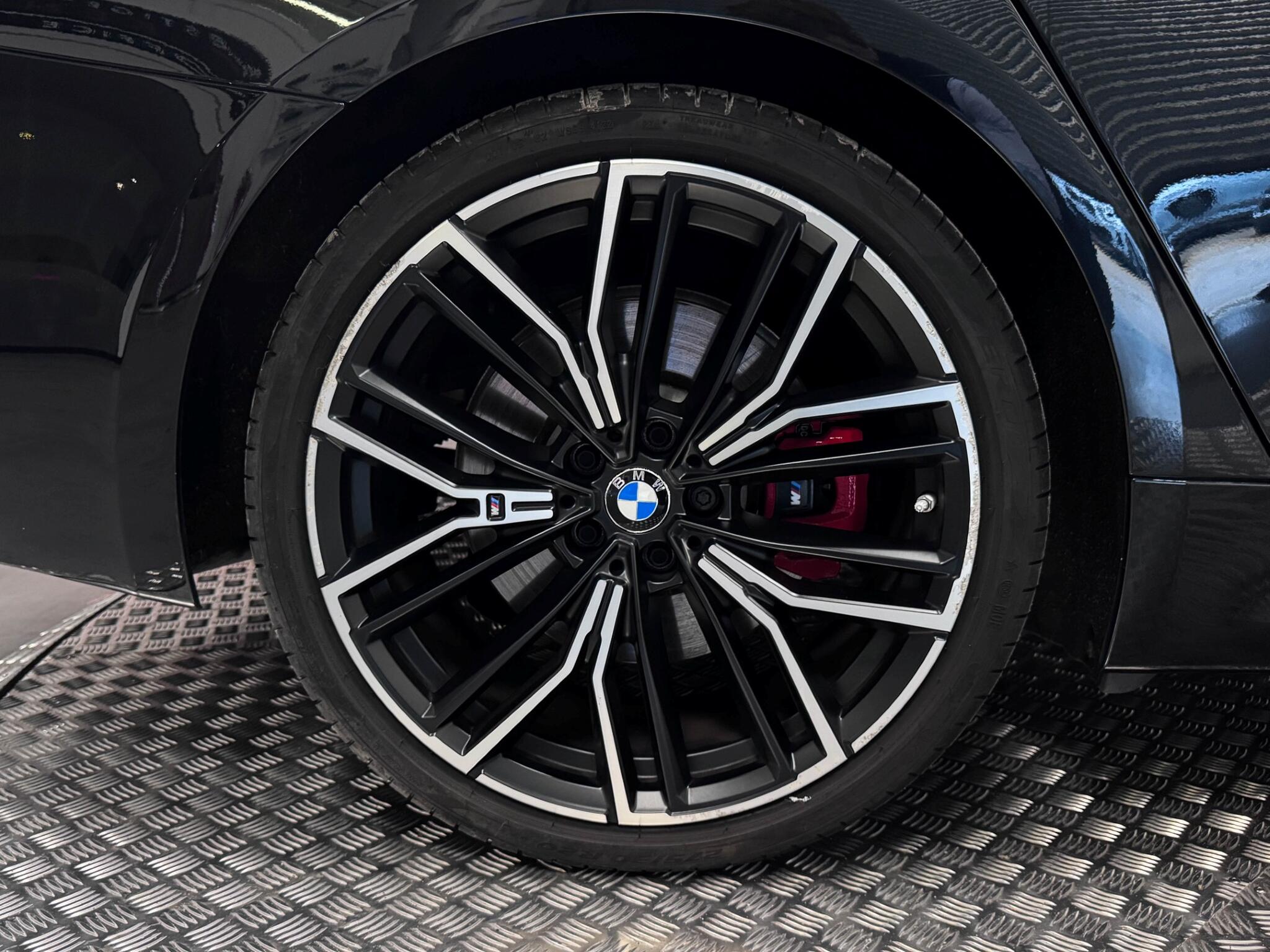BMW 5 Series view 59