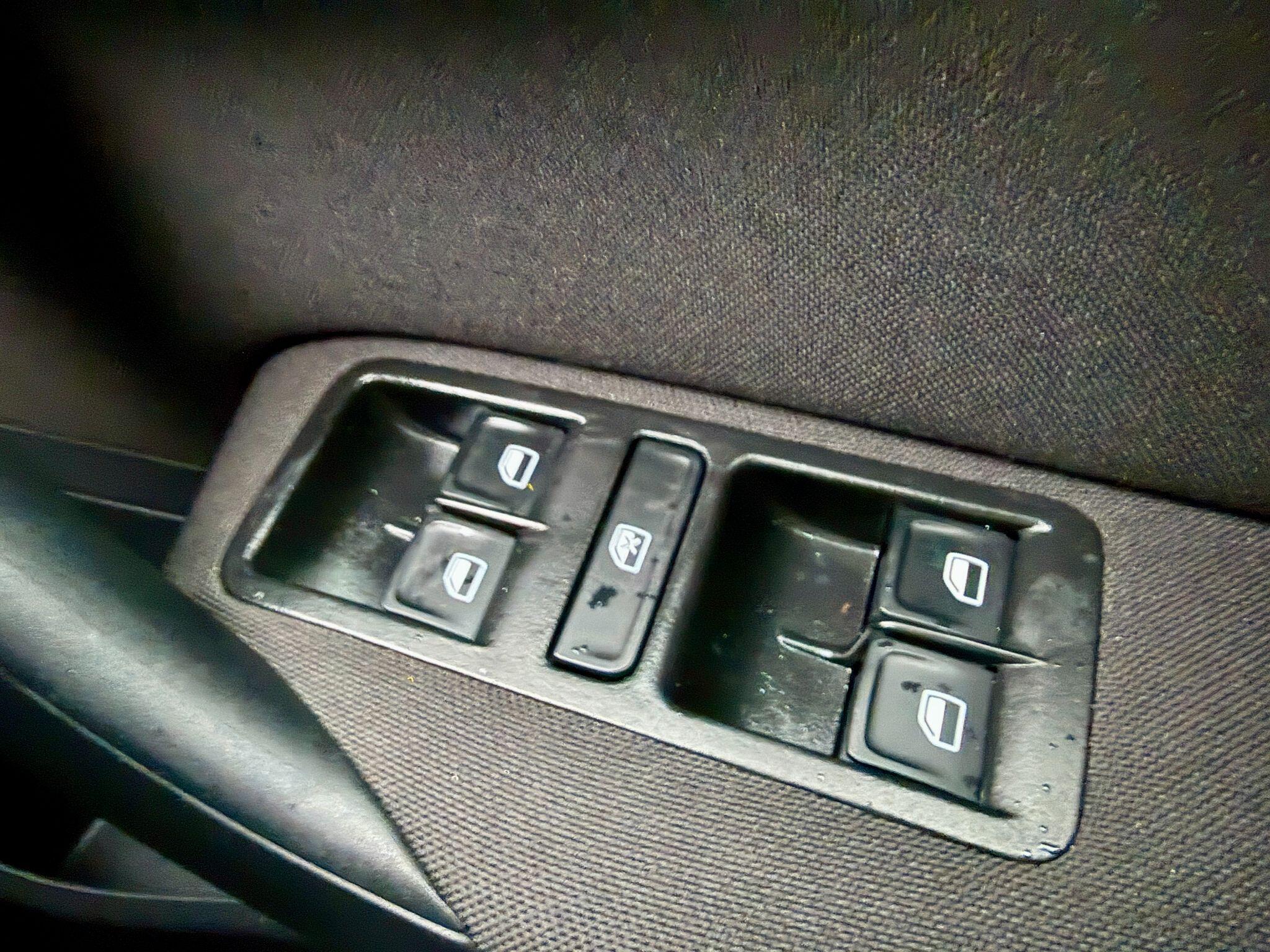2015 Volkswagen Polo image 31