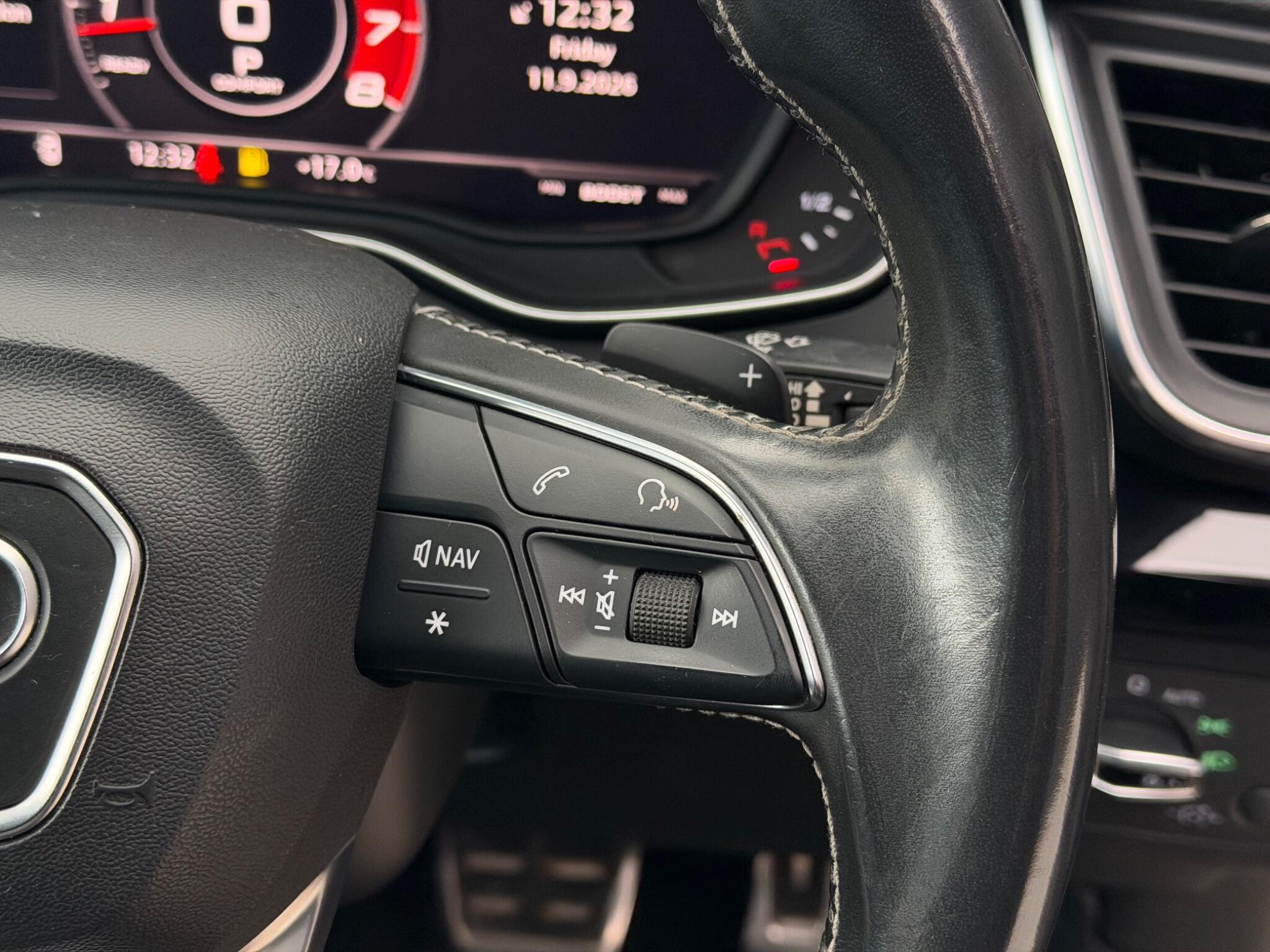 Audi SQ5 view 43