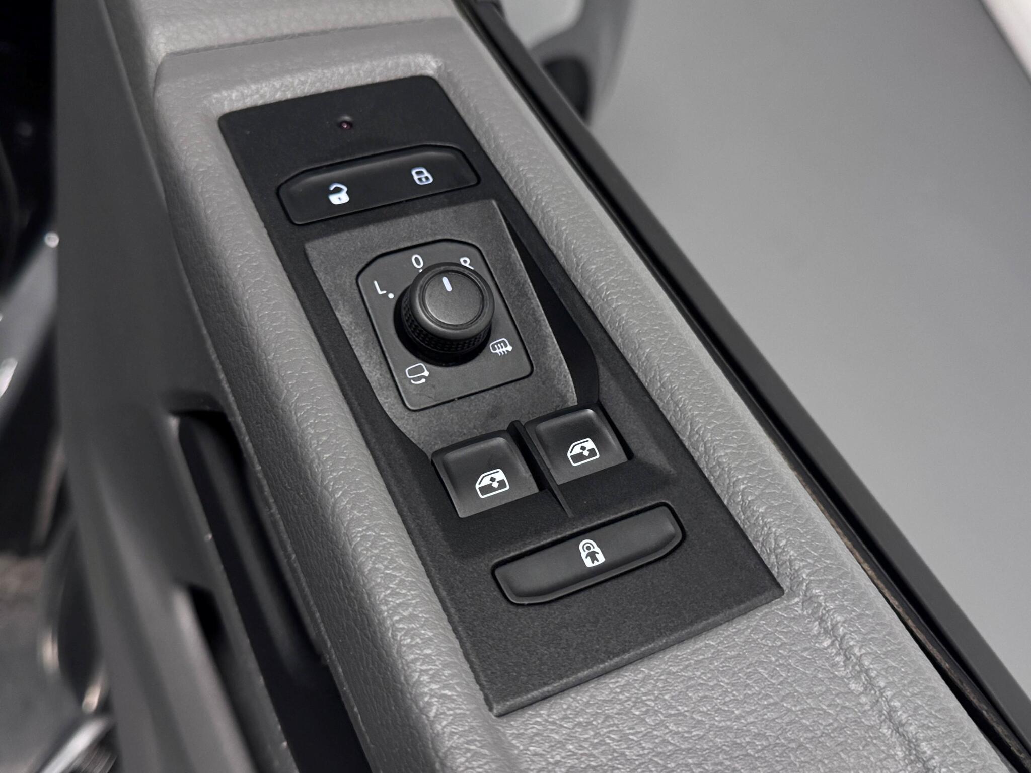 Volkswagen Transporter view 19