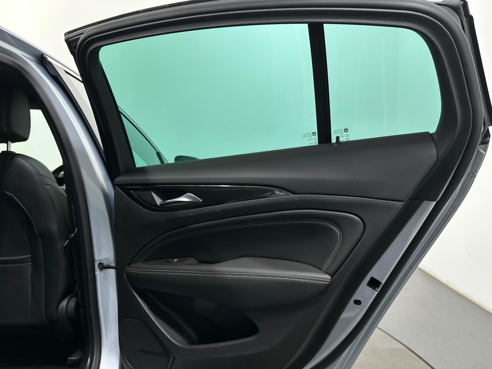 Vauxhall Insignia view 39