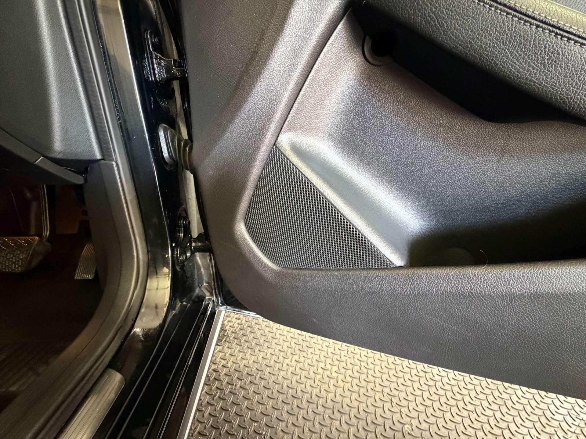 Mercedes-Benz B-Class view 18