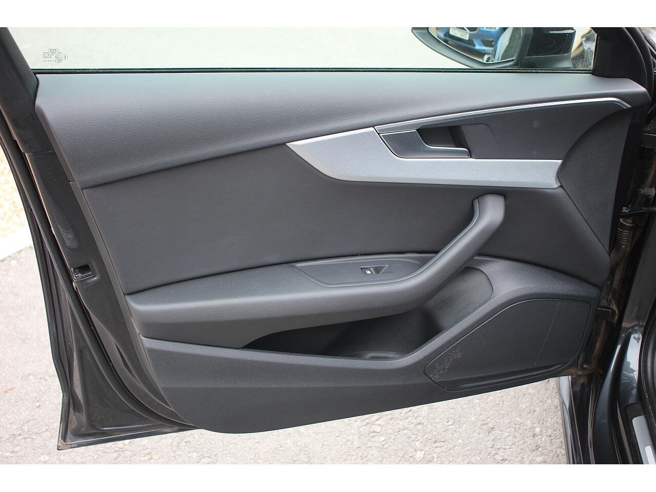 Audi A4 view 33