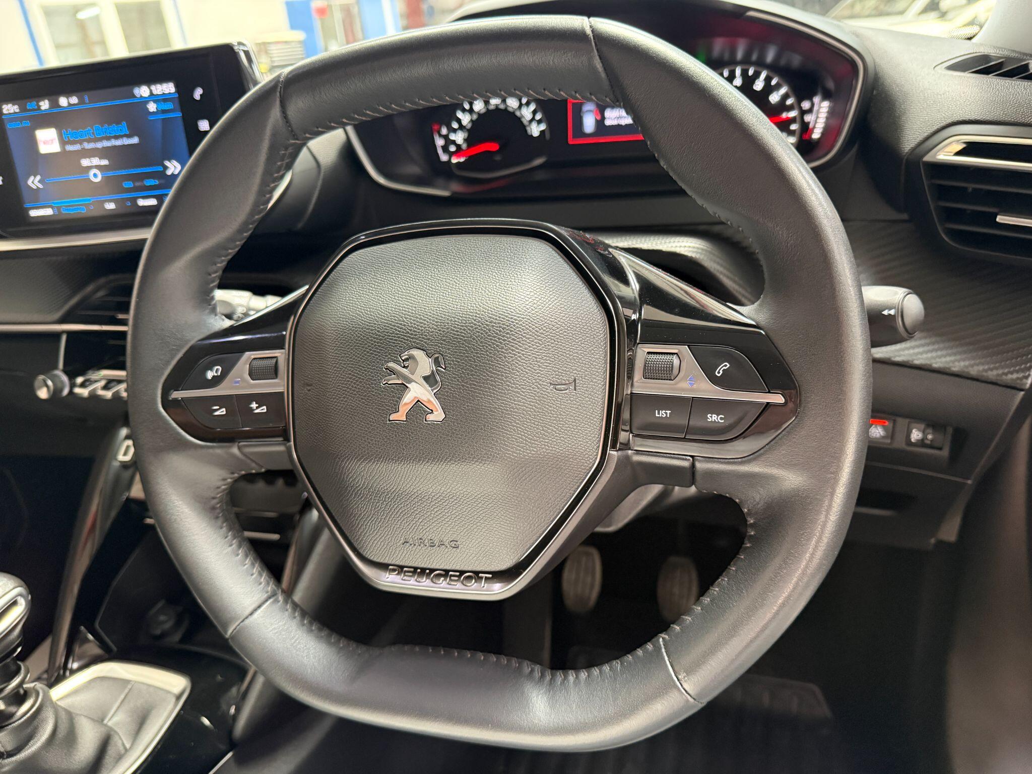 Peugeot 2008 view 6