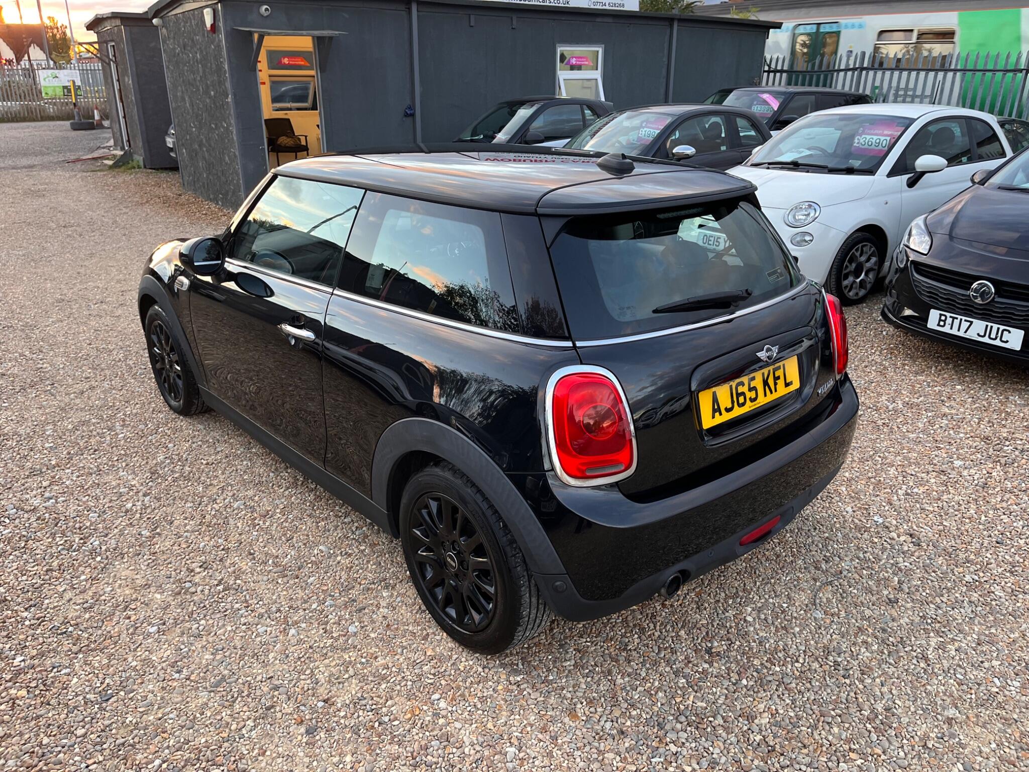 MINI Hatch view 12