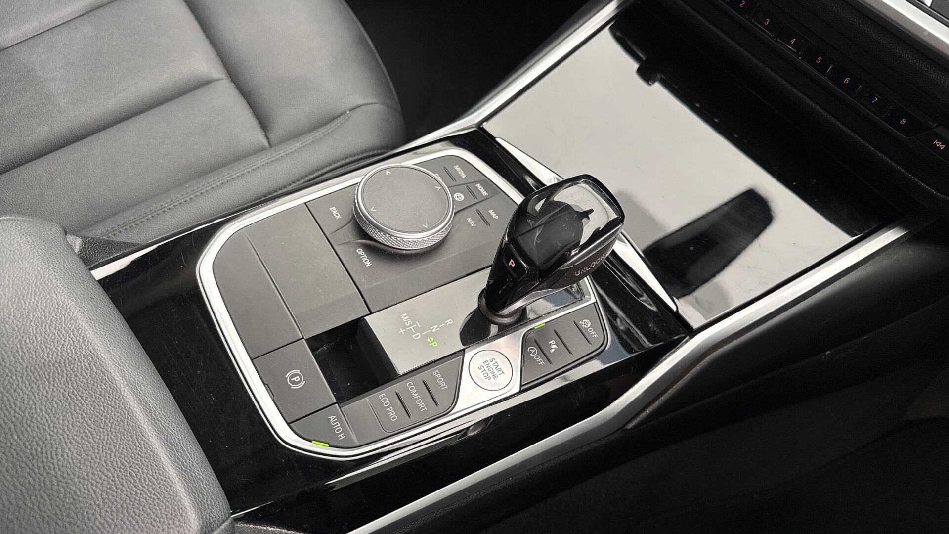 BMW 3 Series view 10