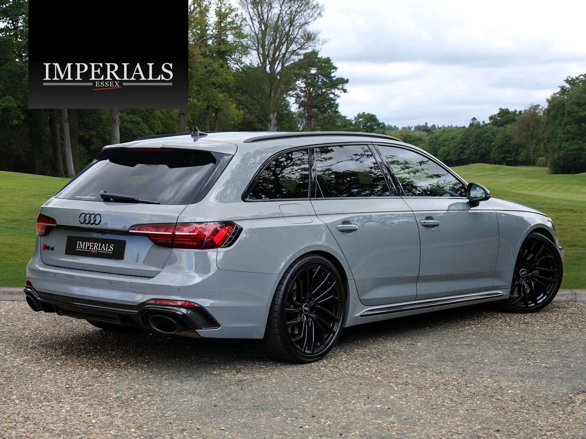 Audi RS4 Avant view 4