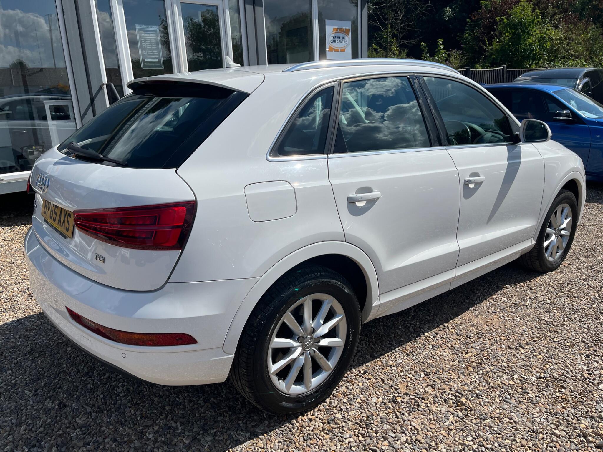 Audi Q3 view 4