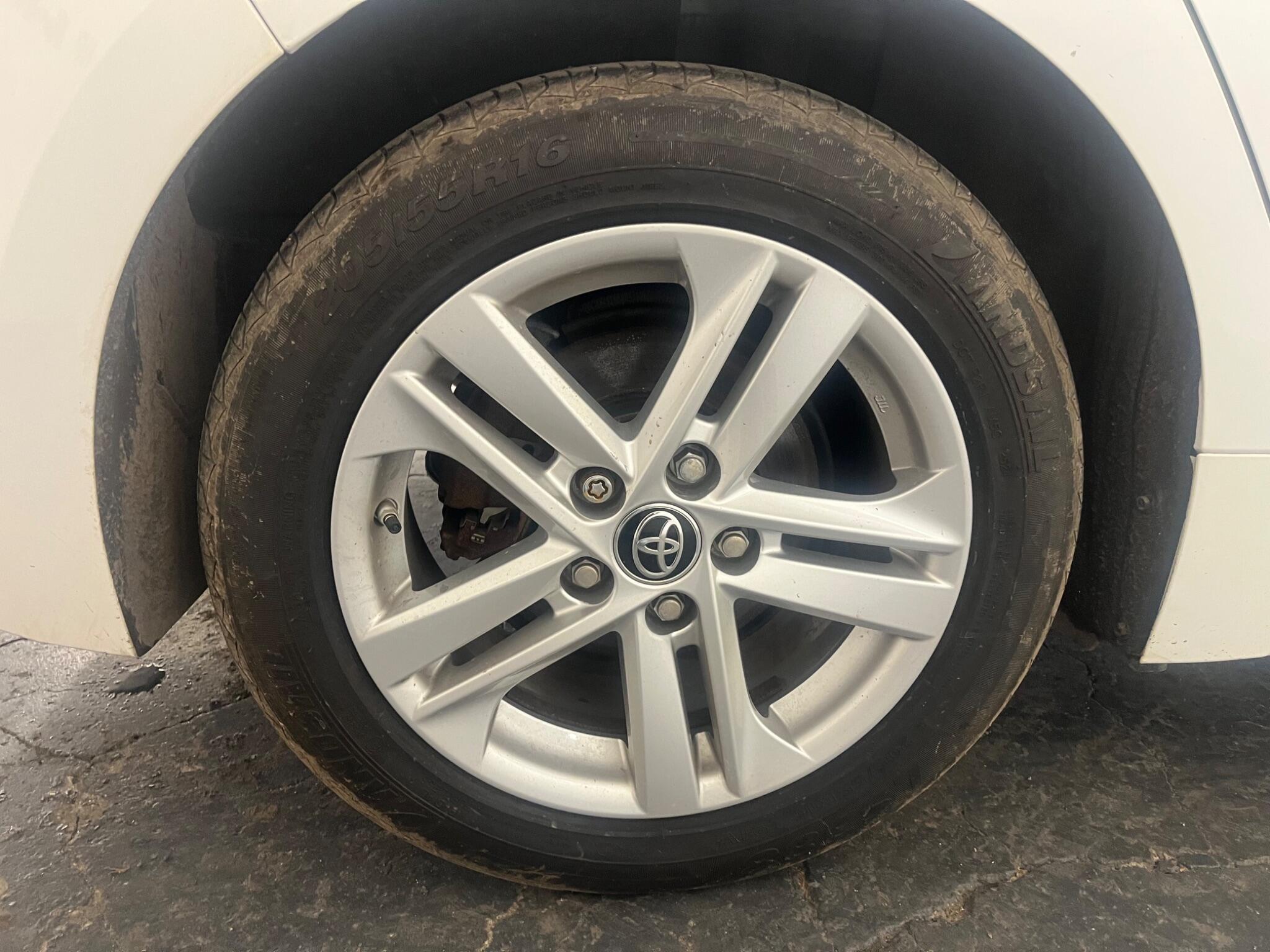 2020 Toyota Corolla 1.8 VVT-h Icon CVT Euro 6 (s/s) 5dr • 57,988 miles image 24
