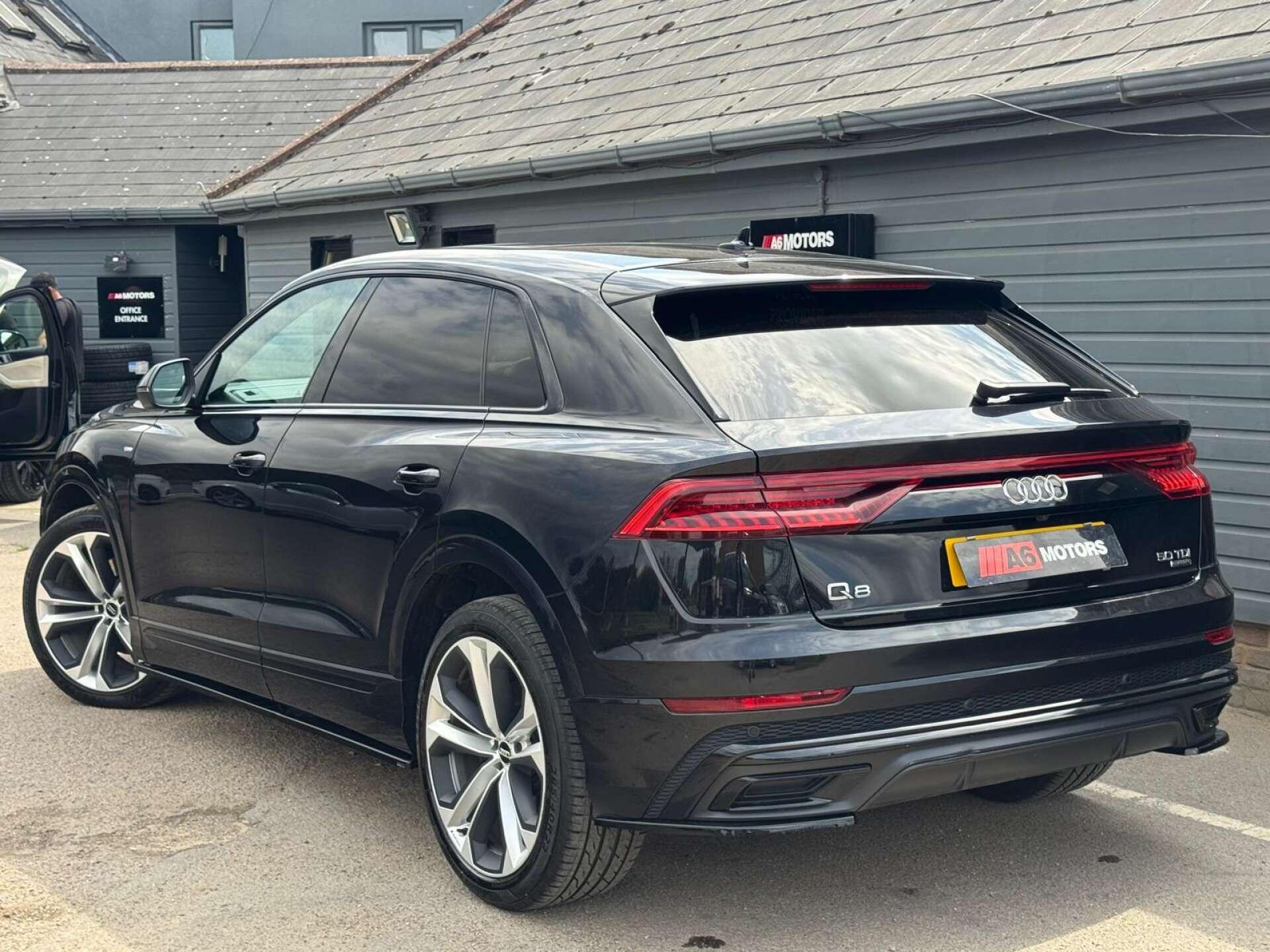 Audi Q8 view 22