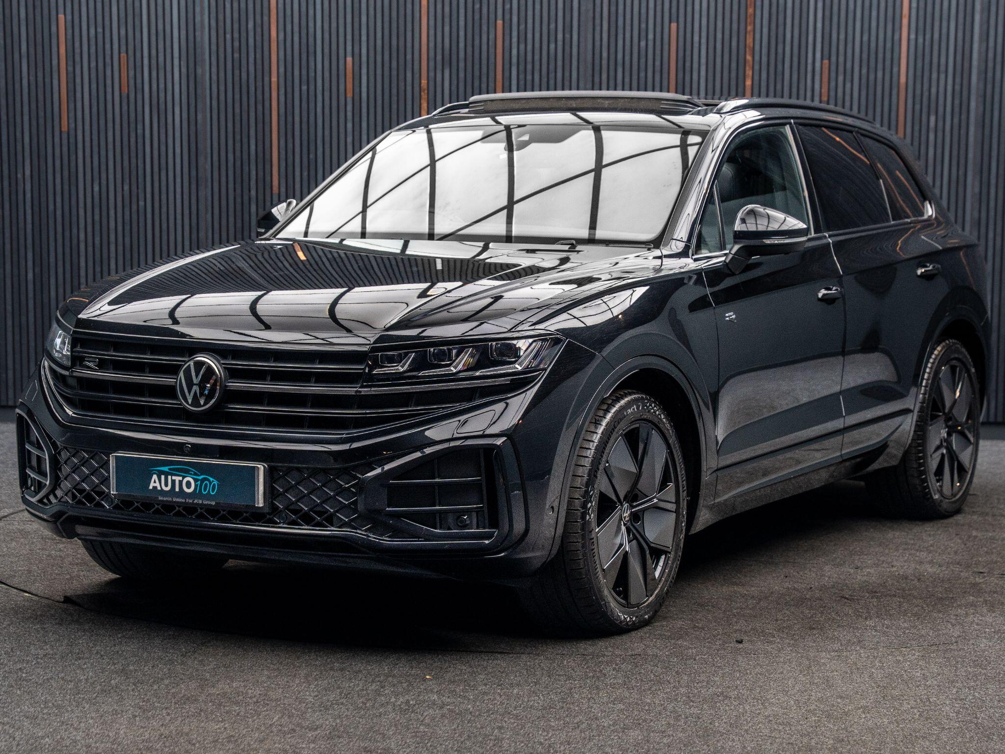 Volkswagen Touareg view 5