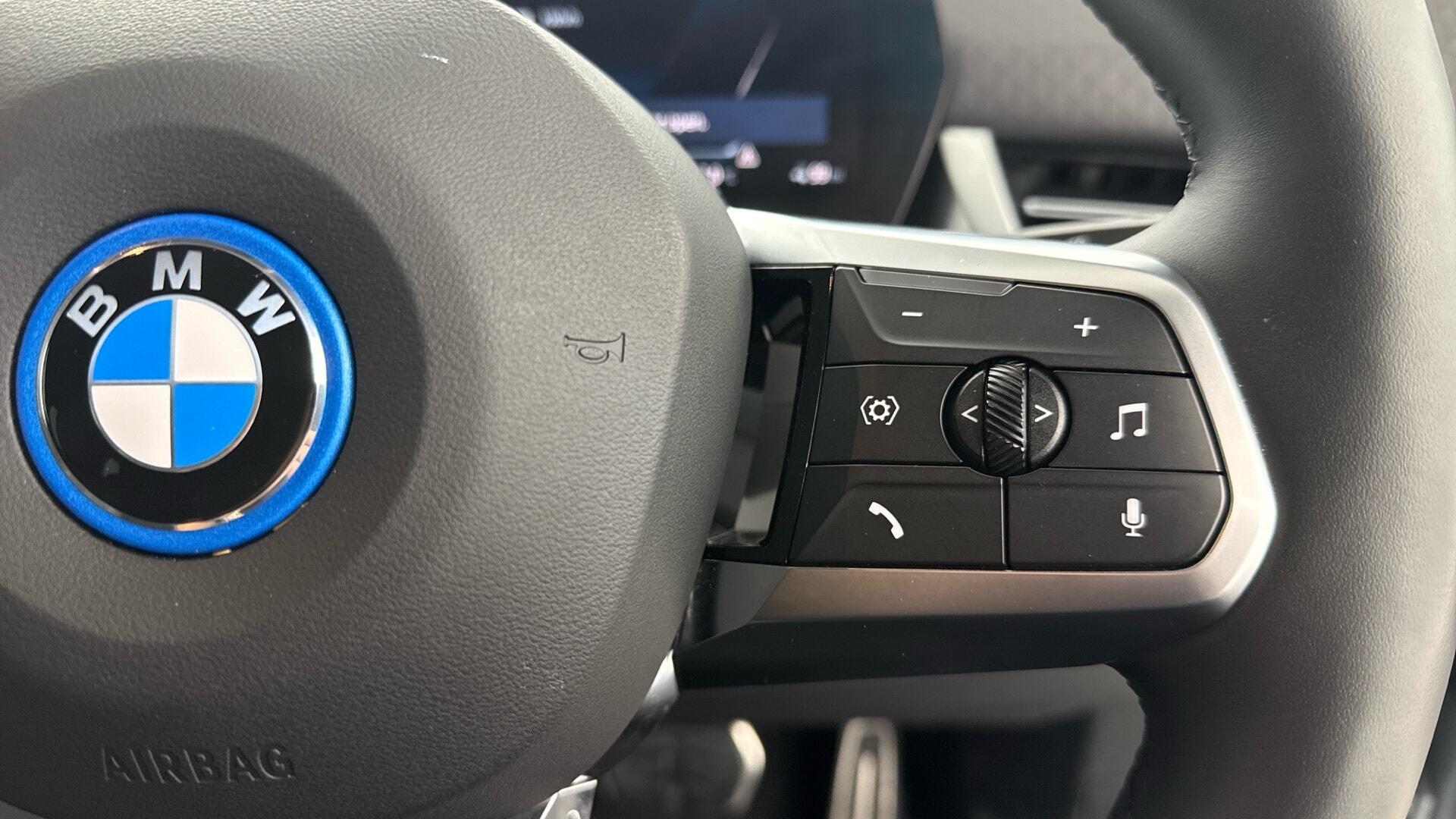 BMW Ix2 view 19