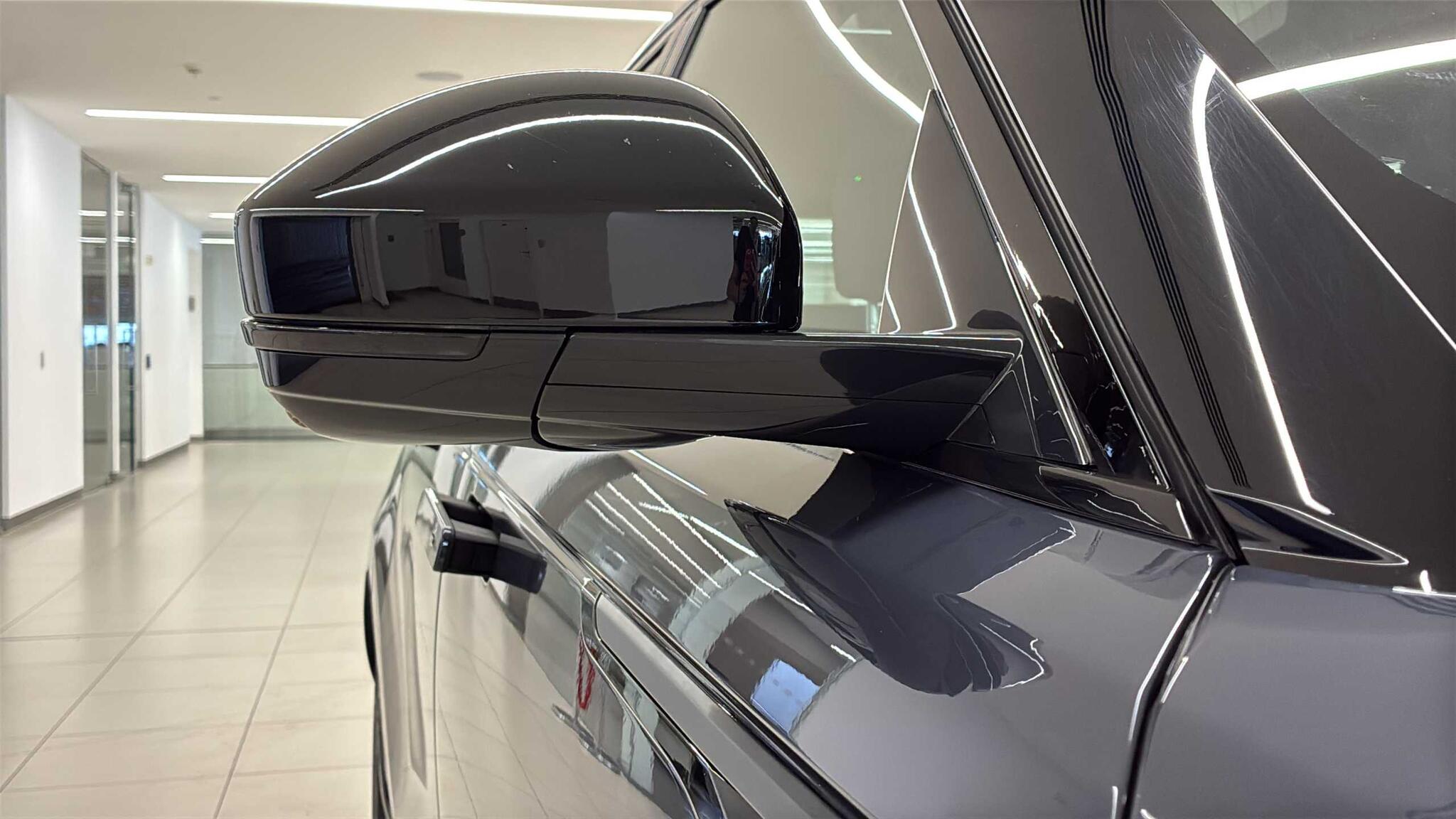 Land Rover Range Rover Velar view 24