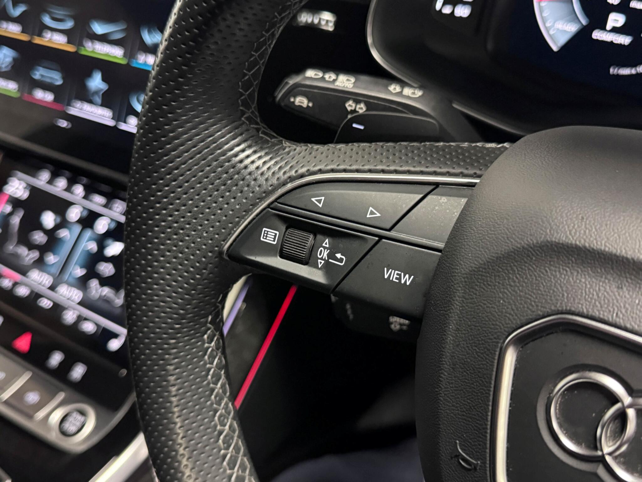 Audi Q8 view 17