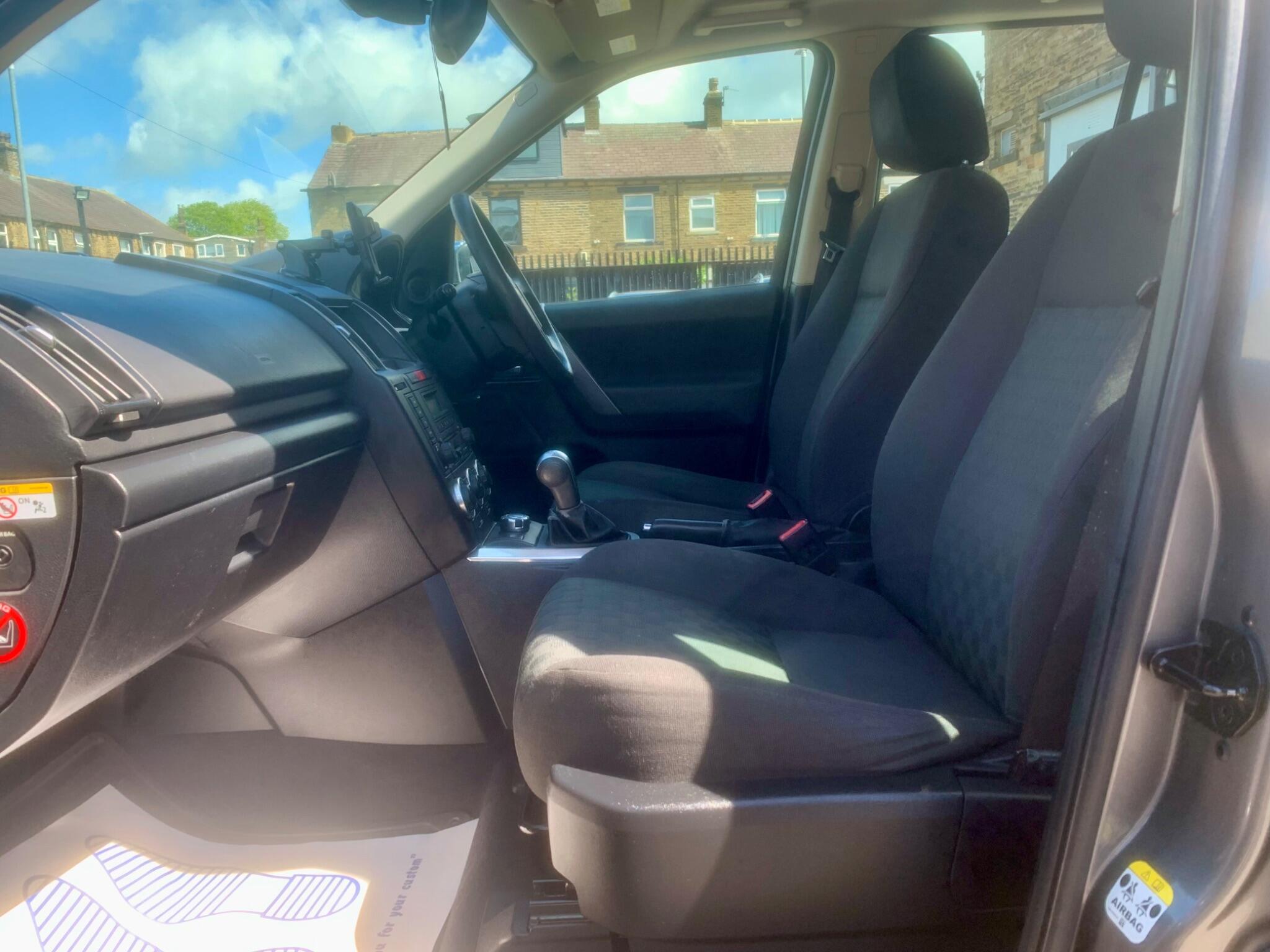 Land Rover Freelander 2 view 23