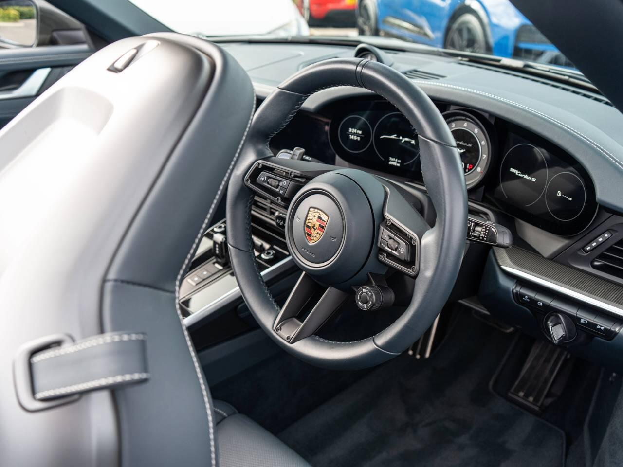 Porsche 911 view 40