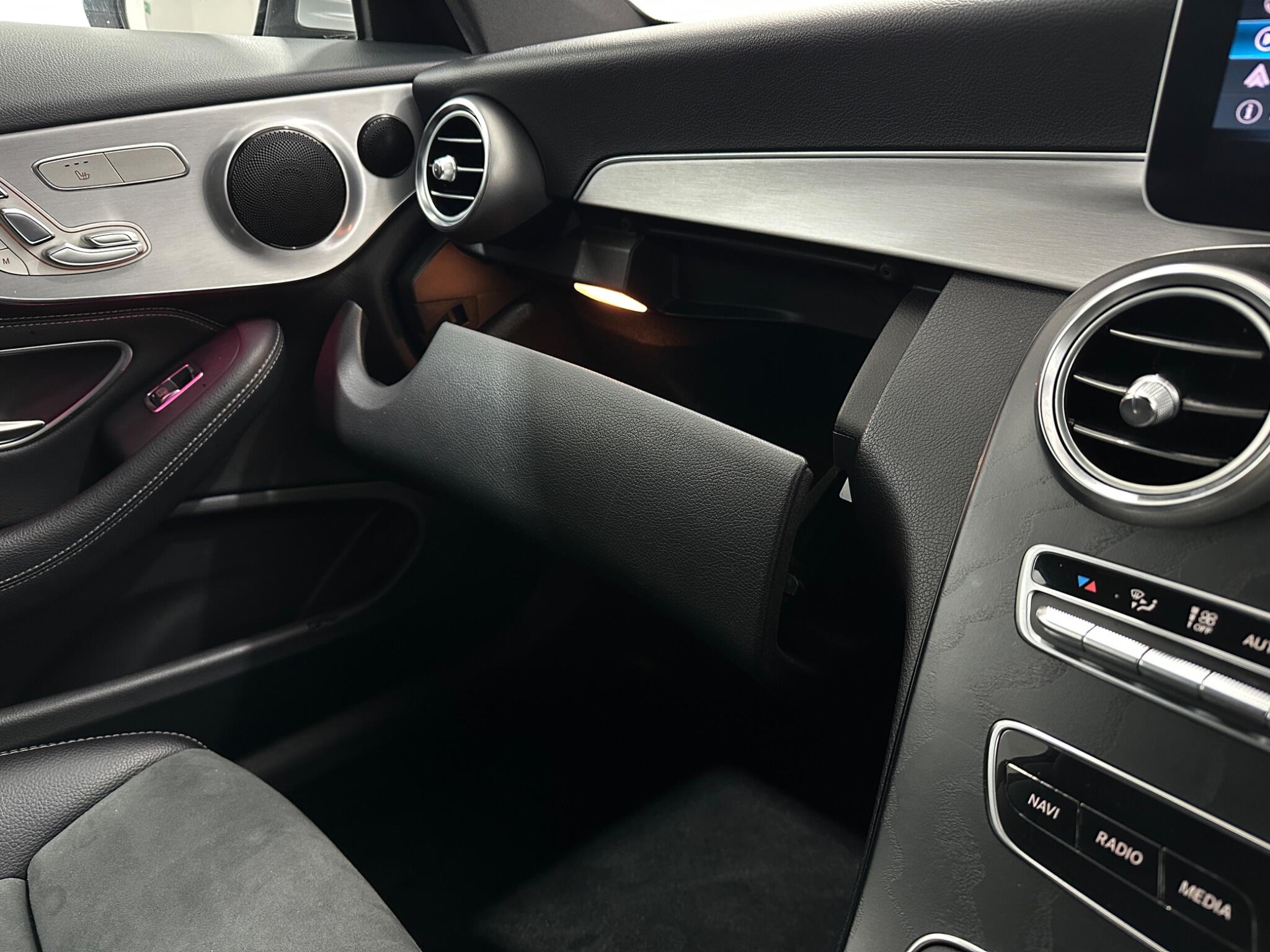 Mercedes-Benz C-Class view 30
