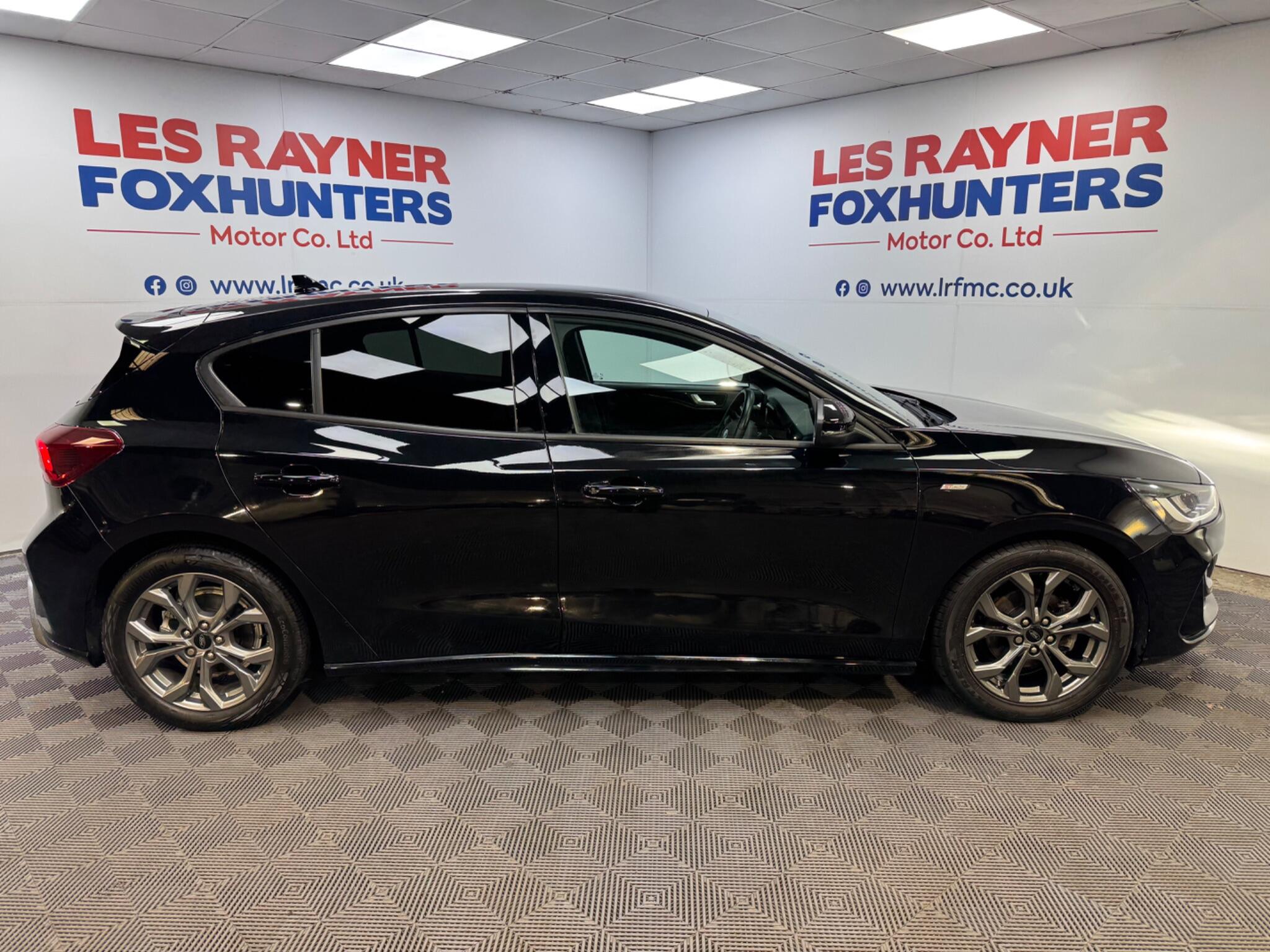 Ford Focus view 2