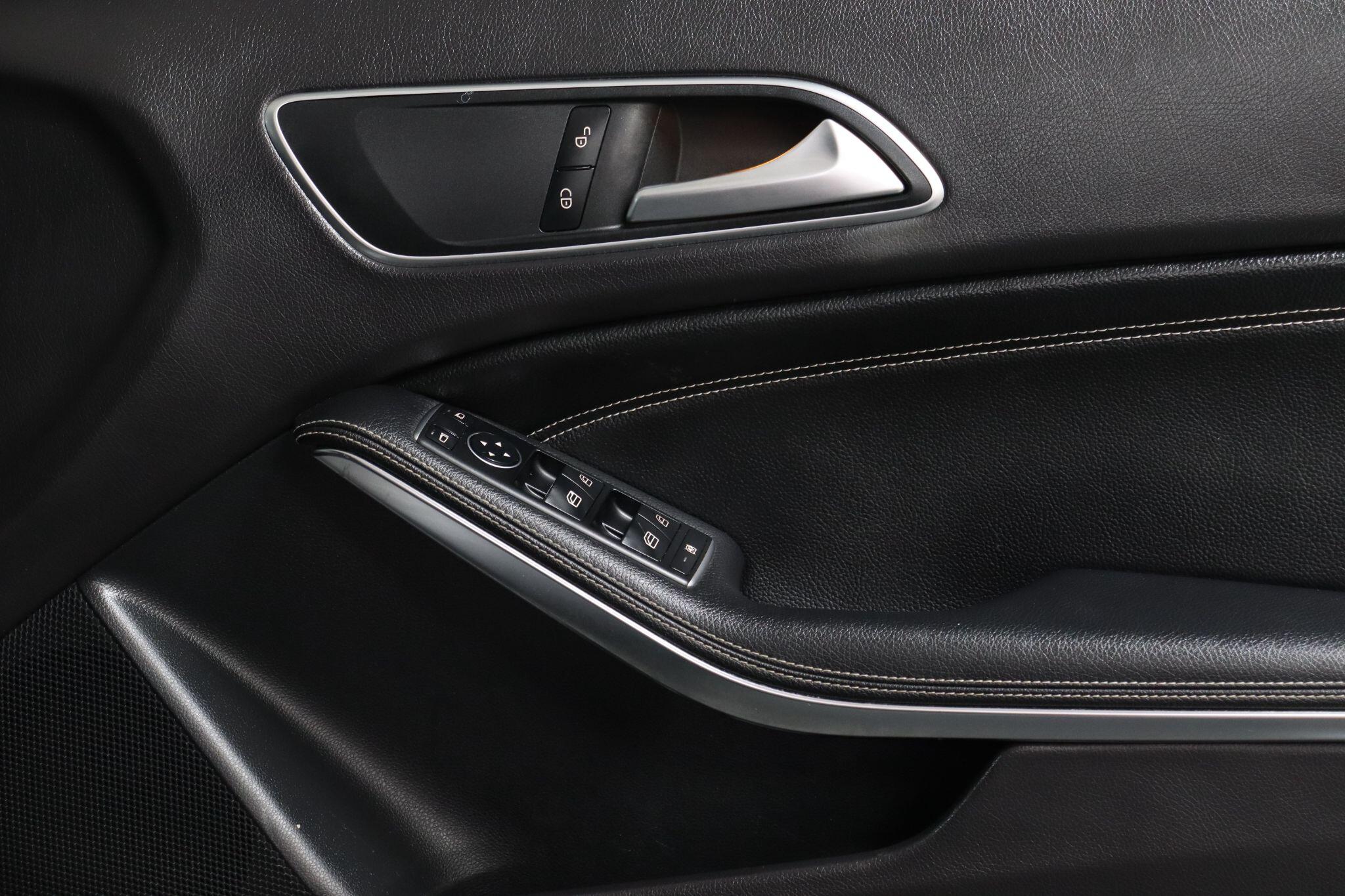 Mercedes-Benz Gla view 36