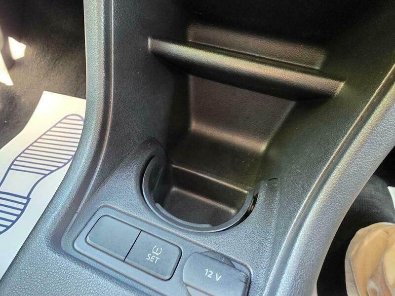 Volkswagen Up! view 42