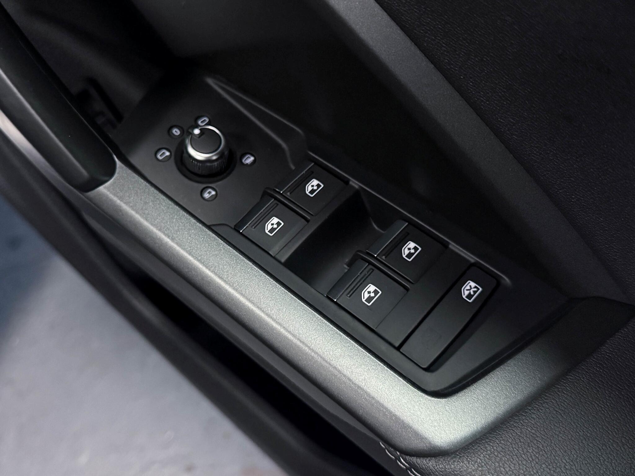 Audi Q3 view 27
